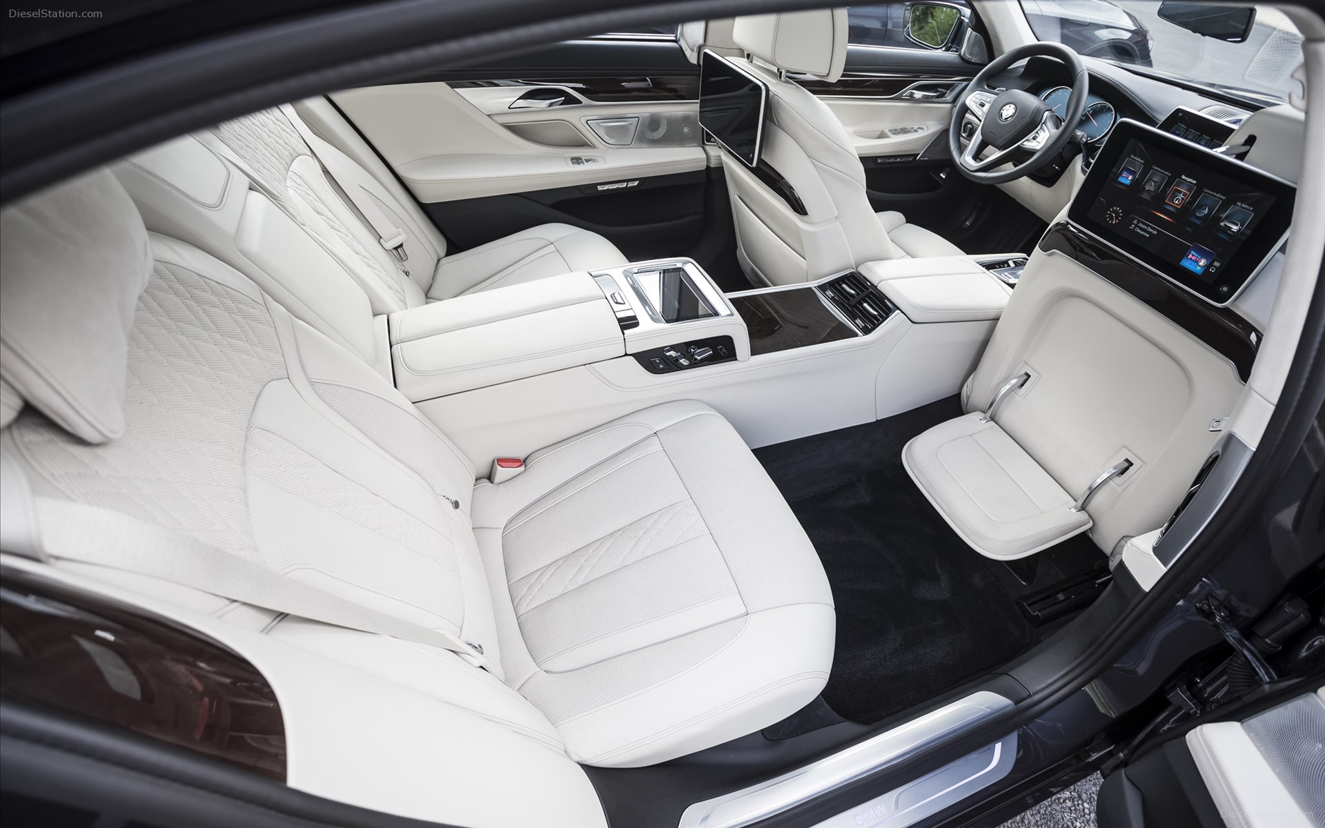 BMW 7 Series UK Version 2016