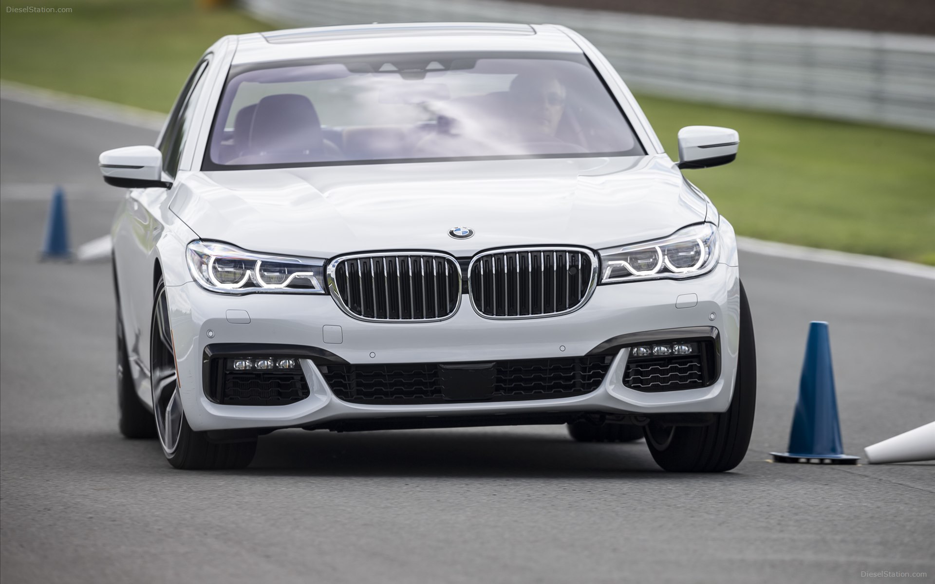 BMW 7 Series UK Version 2016