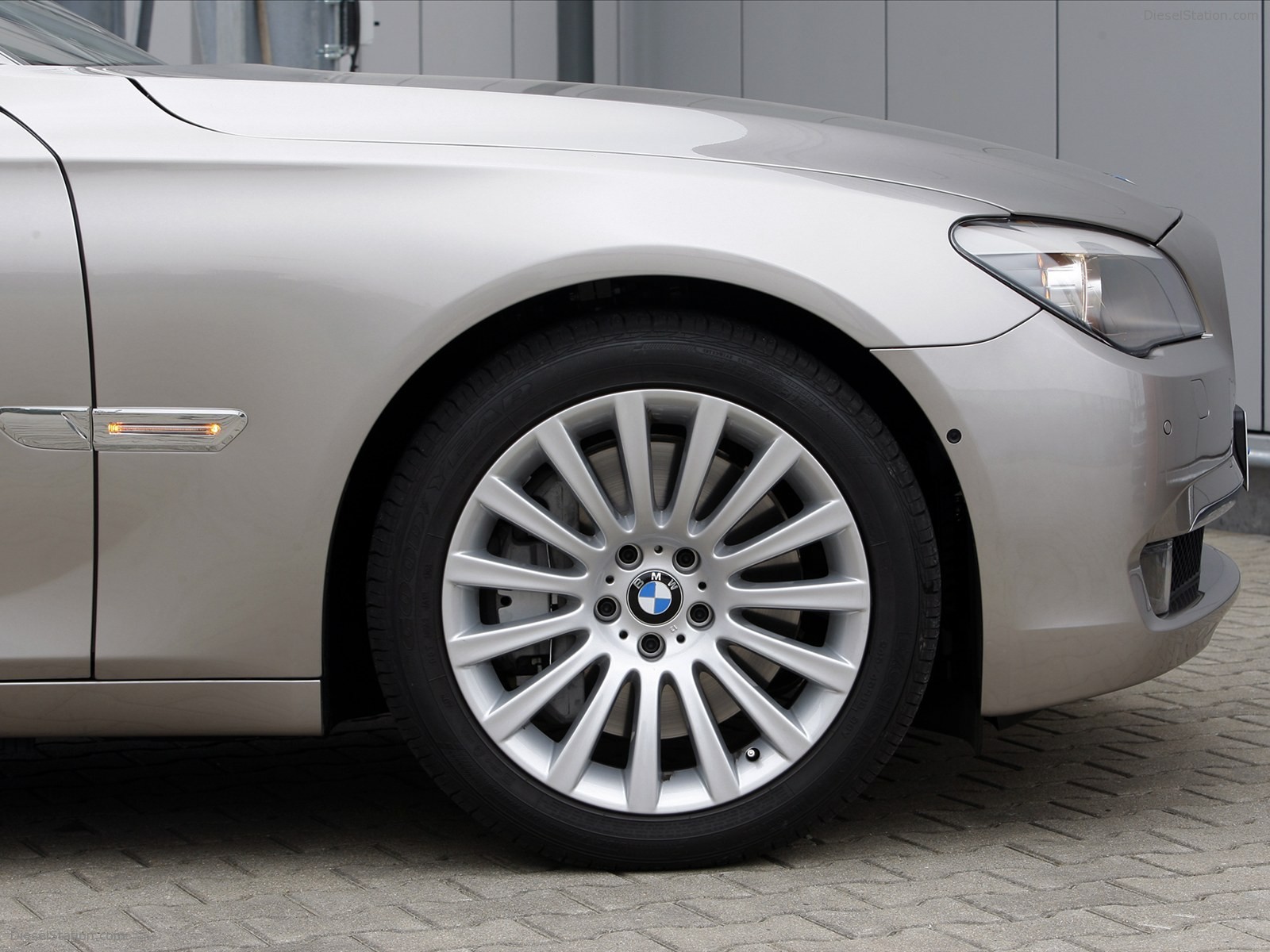 BMW 750Li 2011
