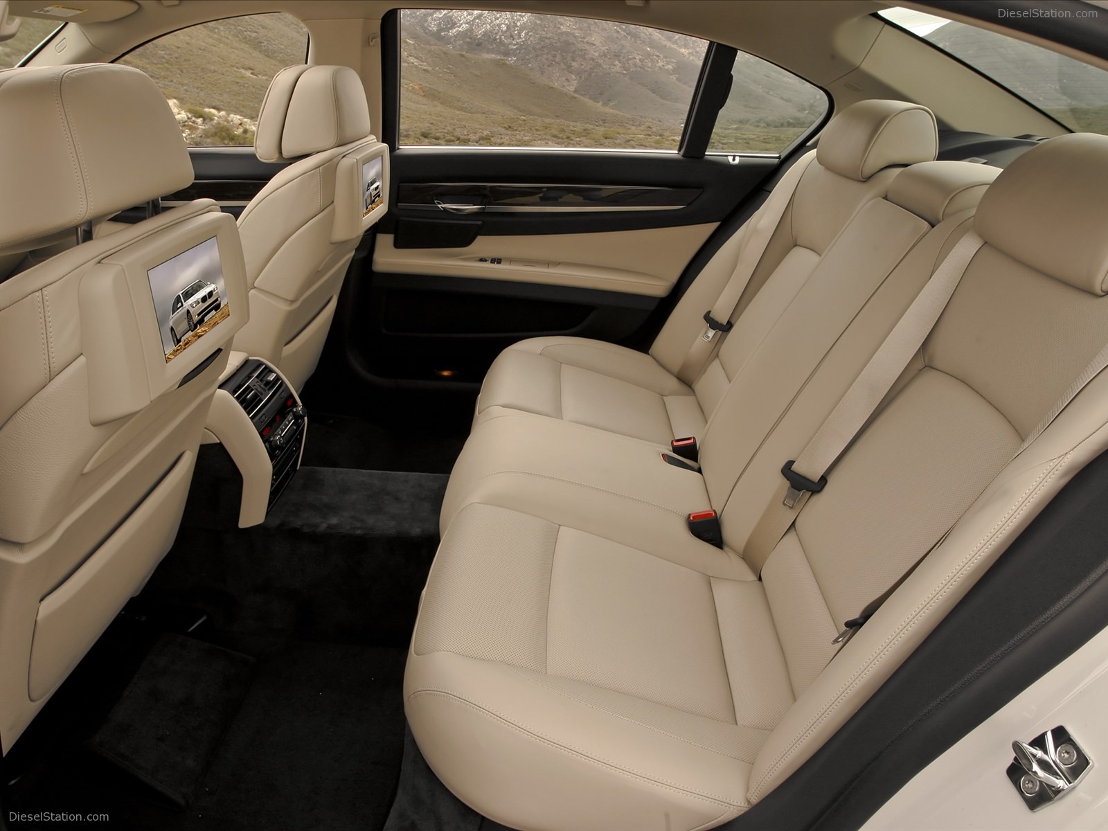 BMW 750Li 2011