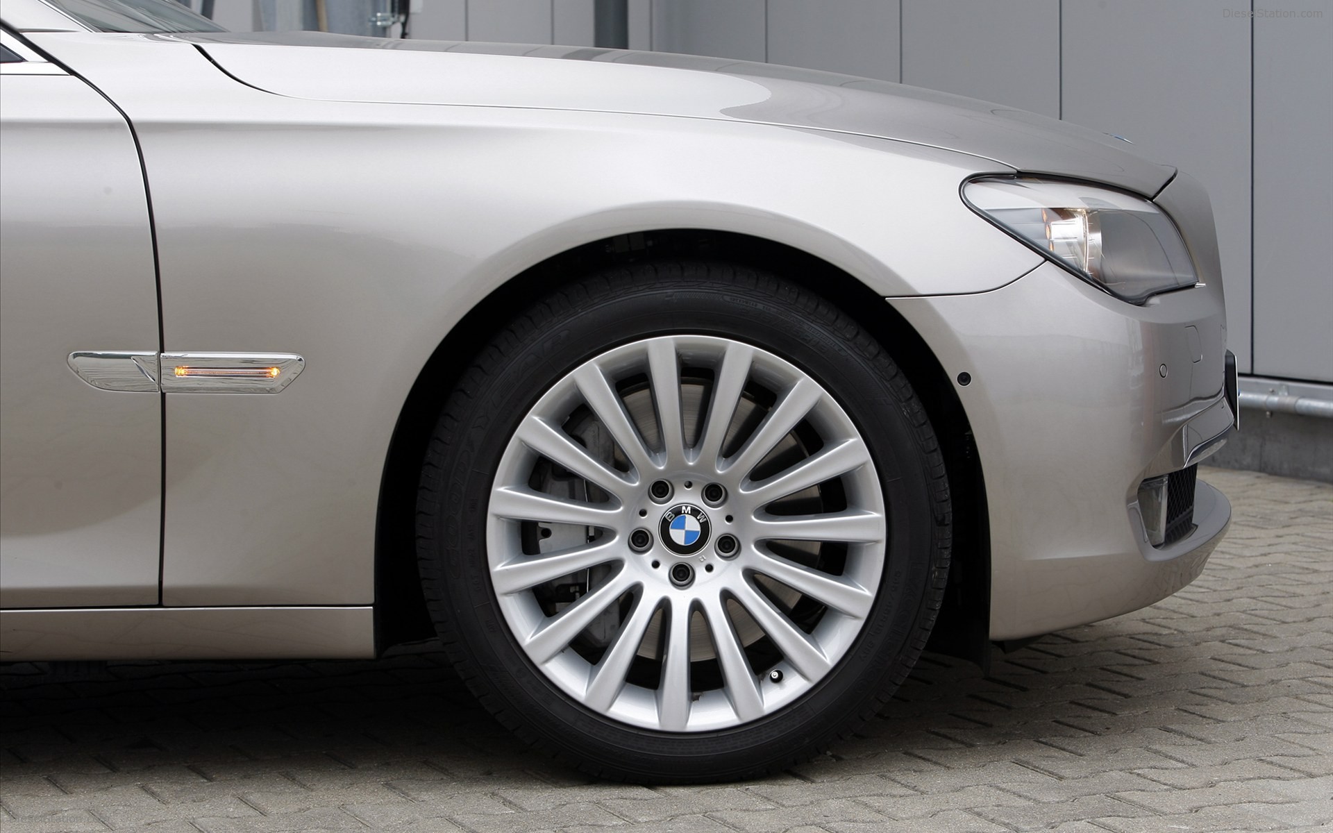 BMW 750Li 2011