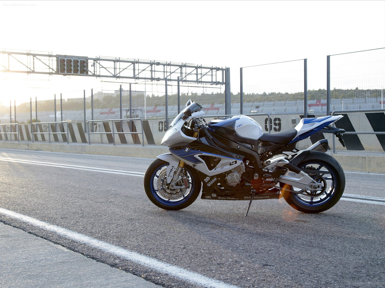 BMW HP4 2013