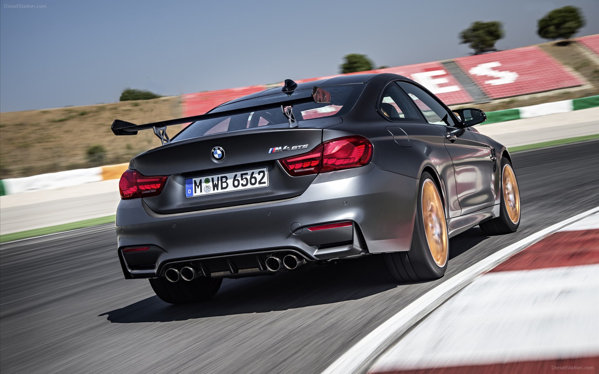 BMW M4 GTS 2016
