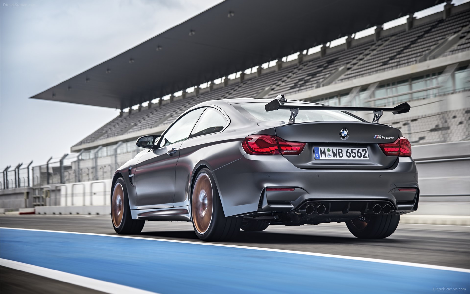 BMW M4 GTS 2016