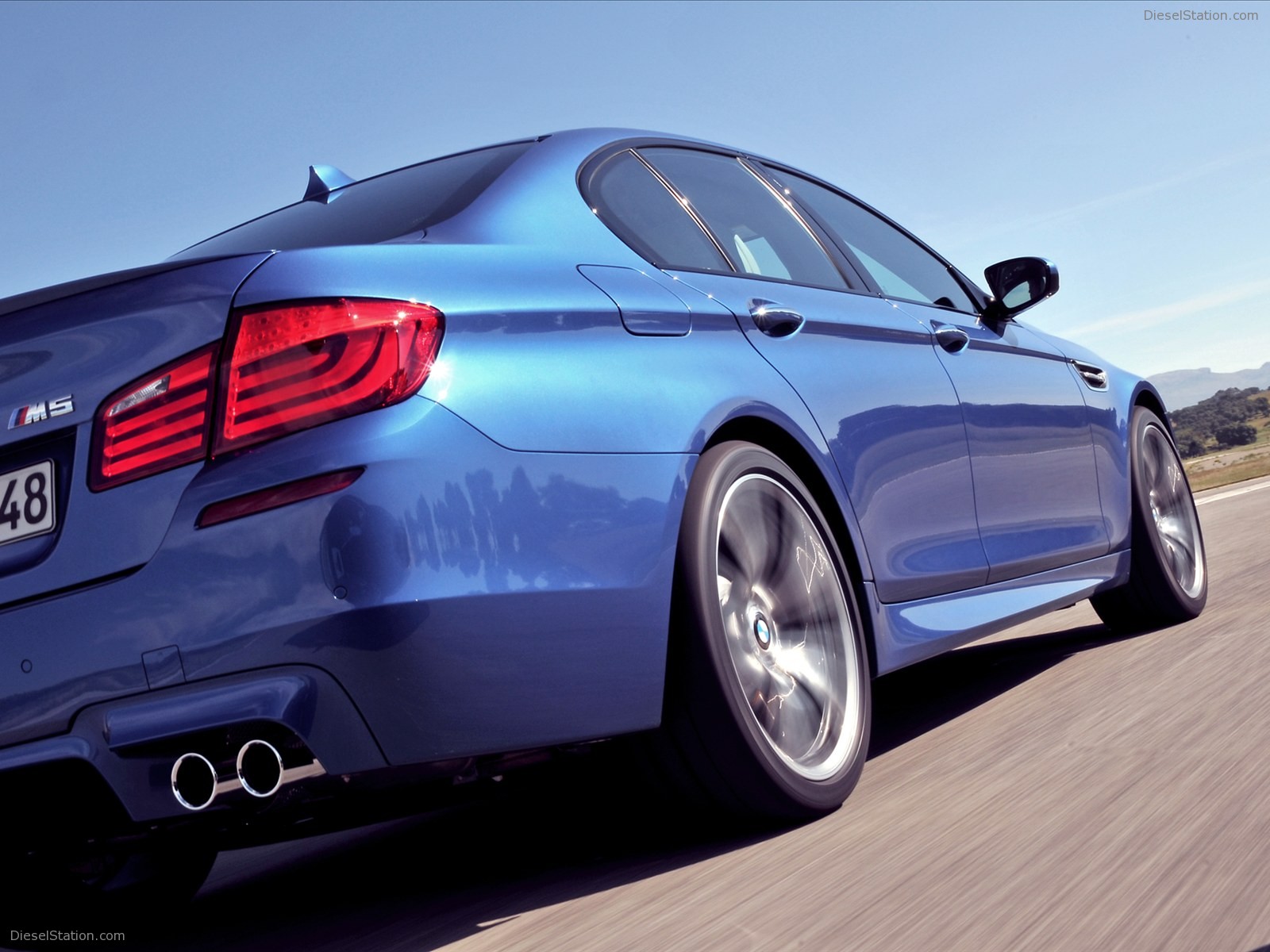 BMW M5 Saloon 2012