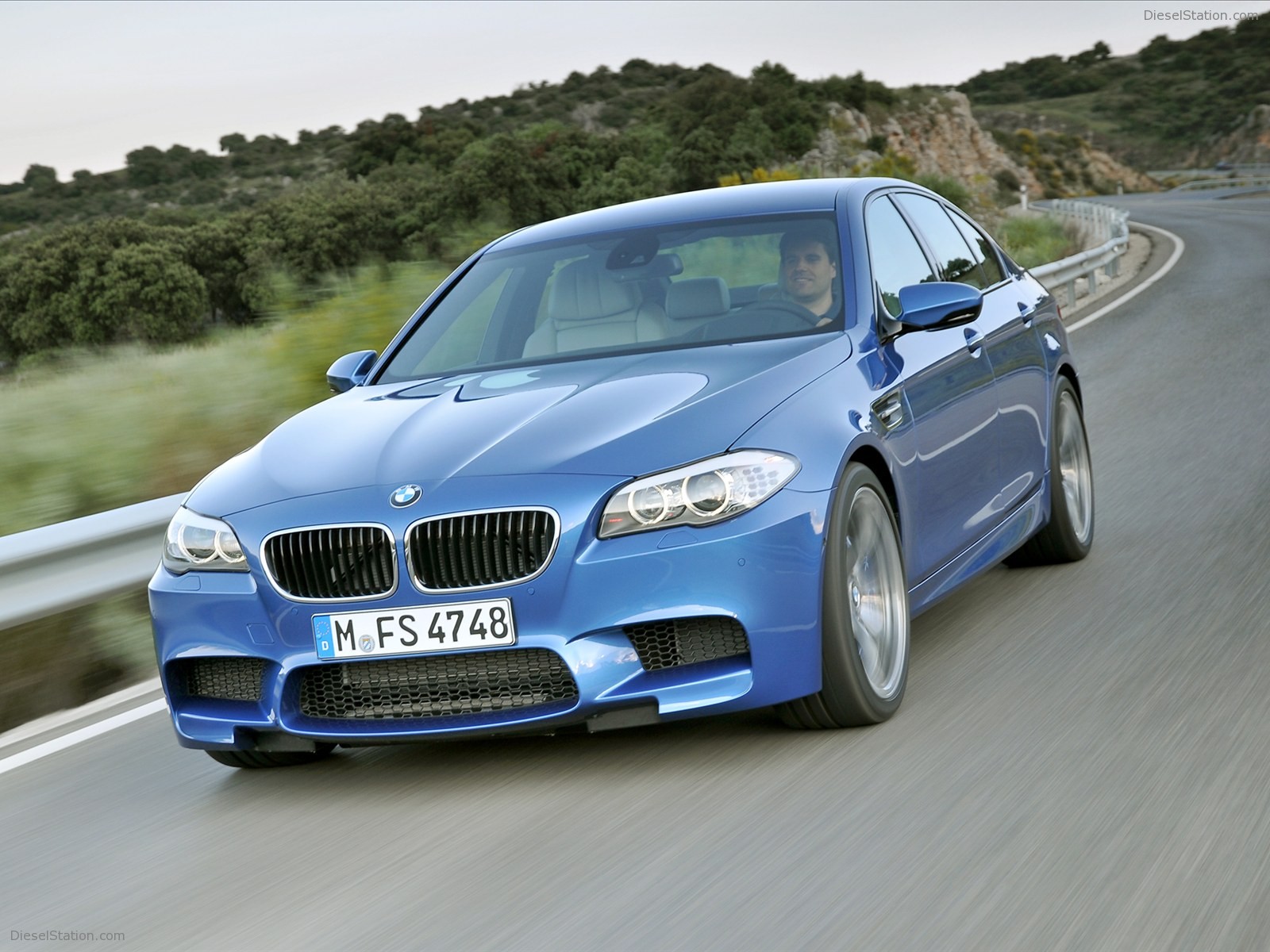 BMW M5 Saloon 2012