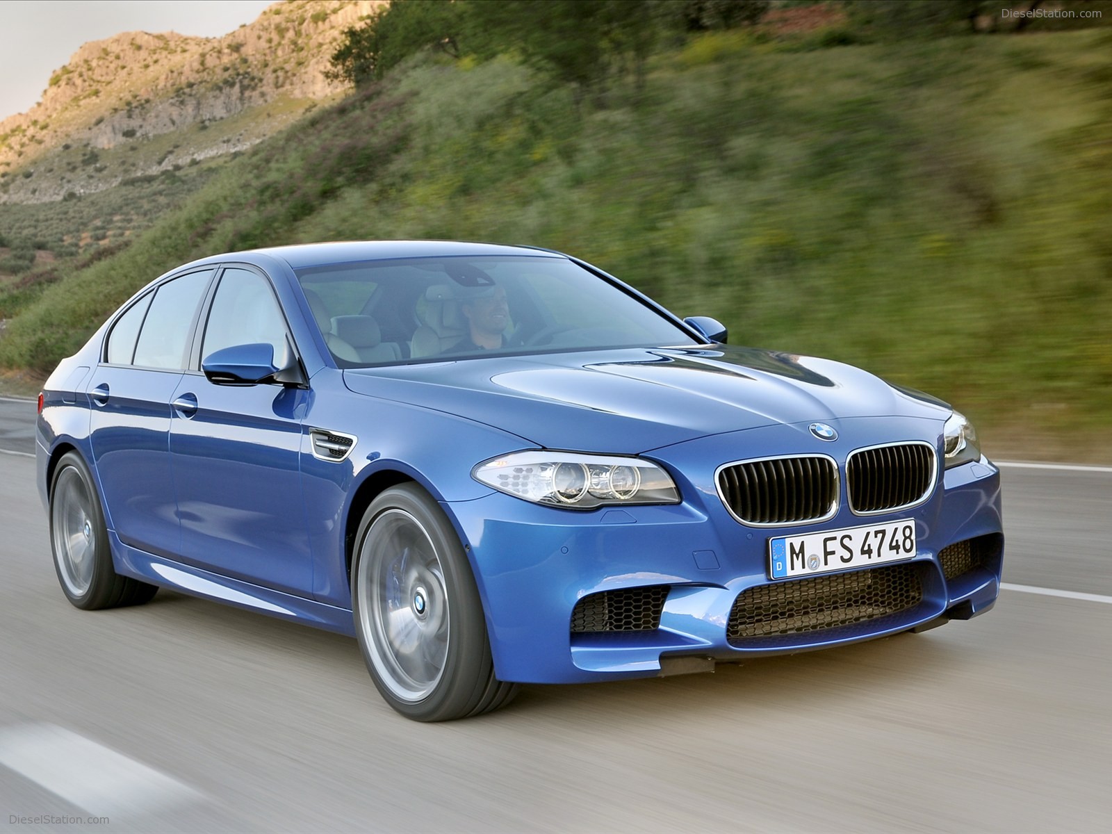 BMW M5 Saloon 2012