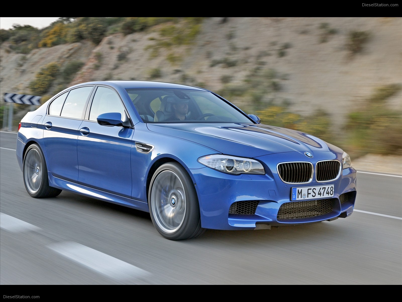 BMW M5 Saloon 2012