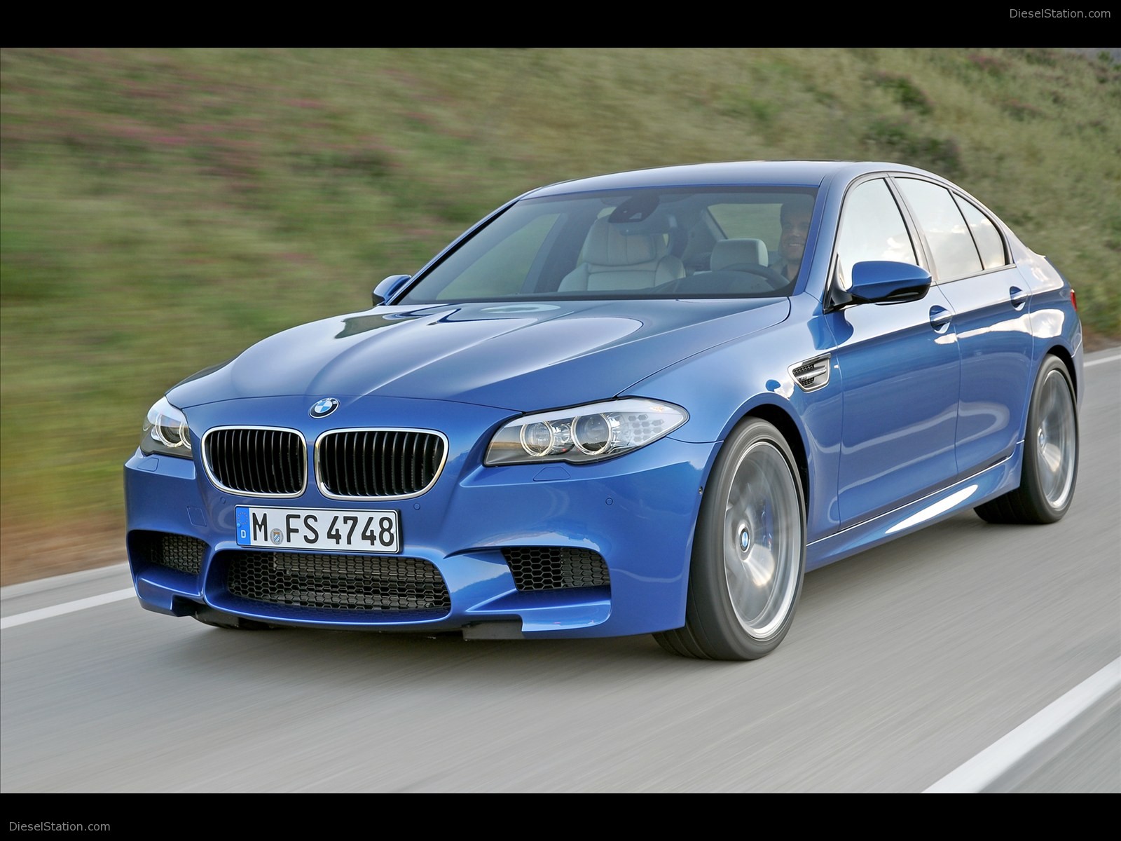 BMW M5 Saloon 2012