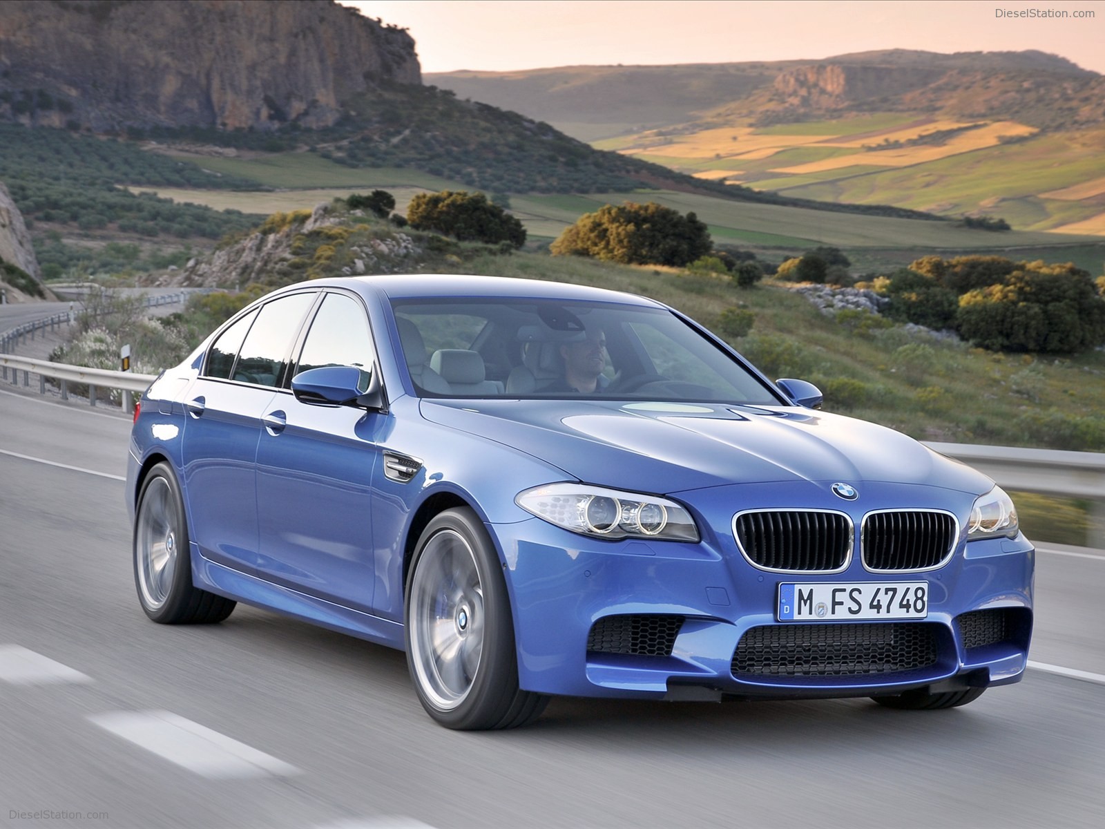 BMW M5 Saloon 2012