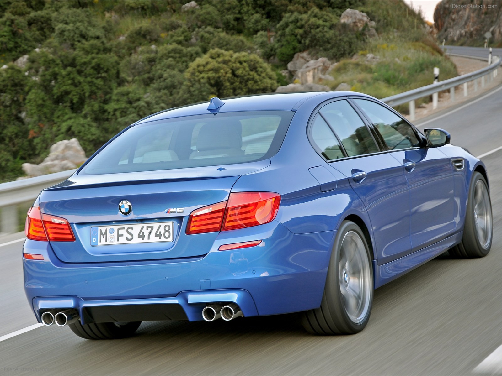 BMW M5 Saloon 2012