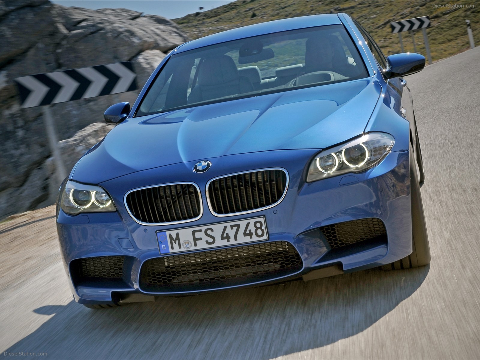 BMW M5 Saloon 2012