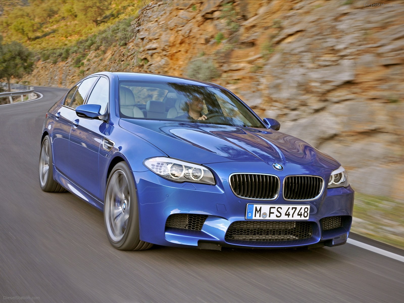 BMW M5 Saloon 2012