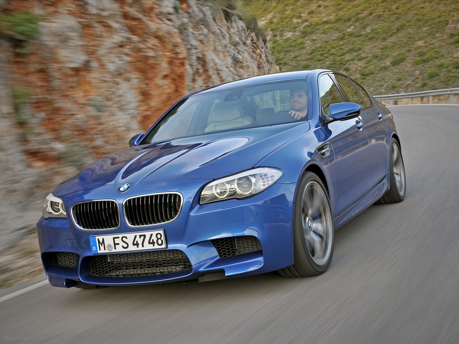 BMW M5 Saloon 2012