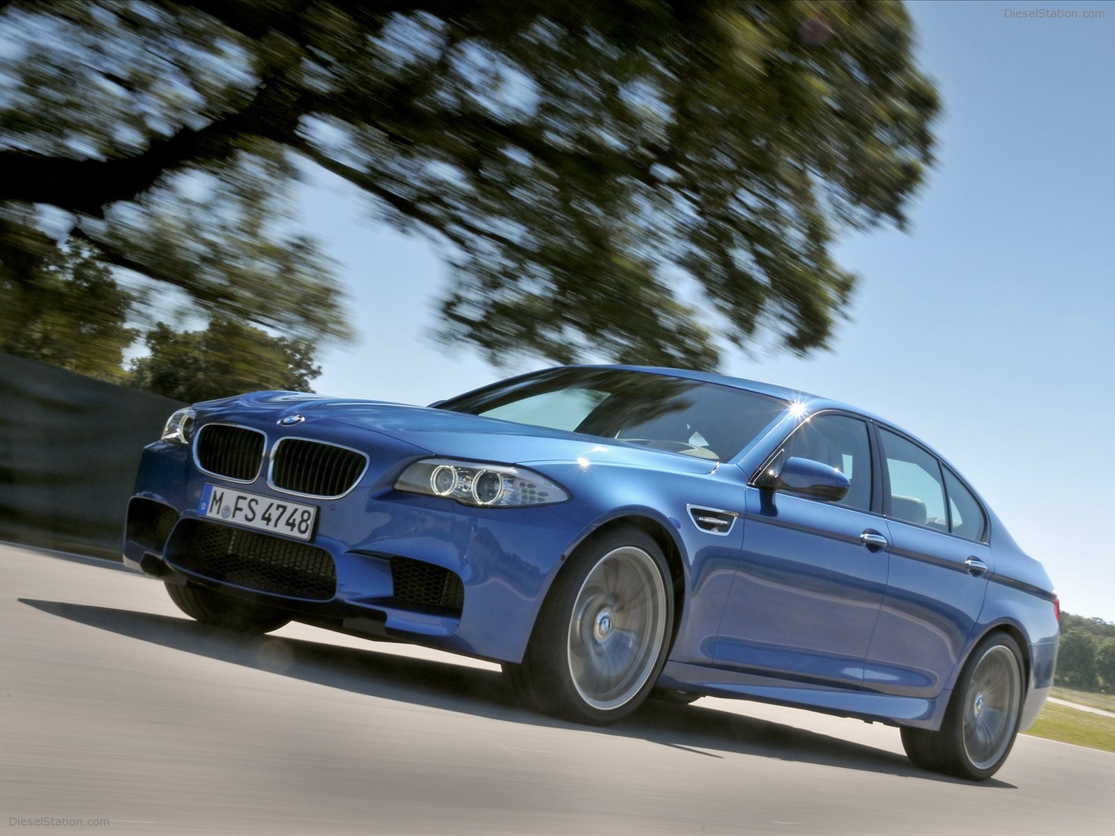 BMW M5 Saloon 2012
