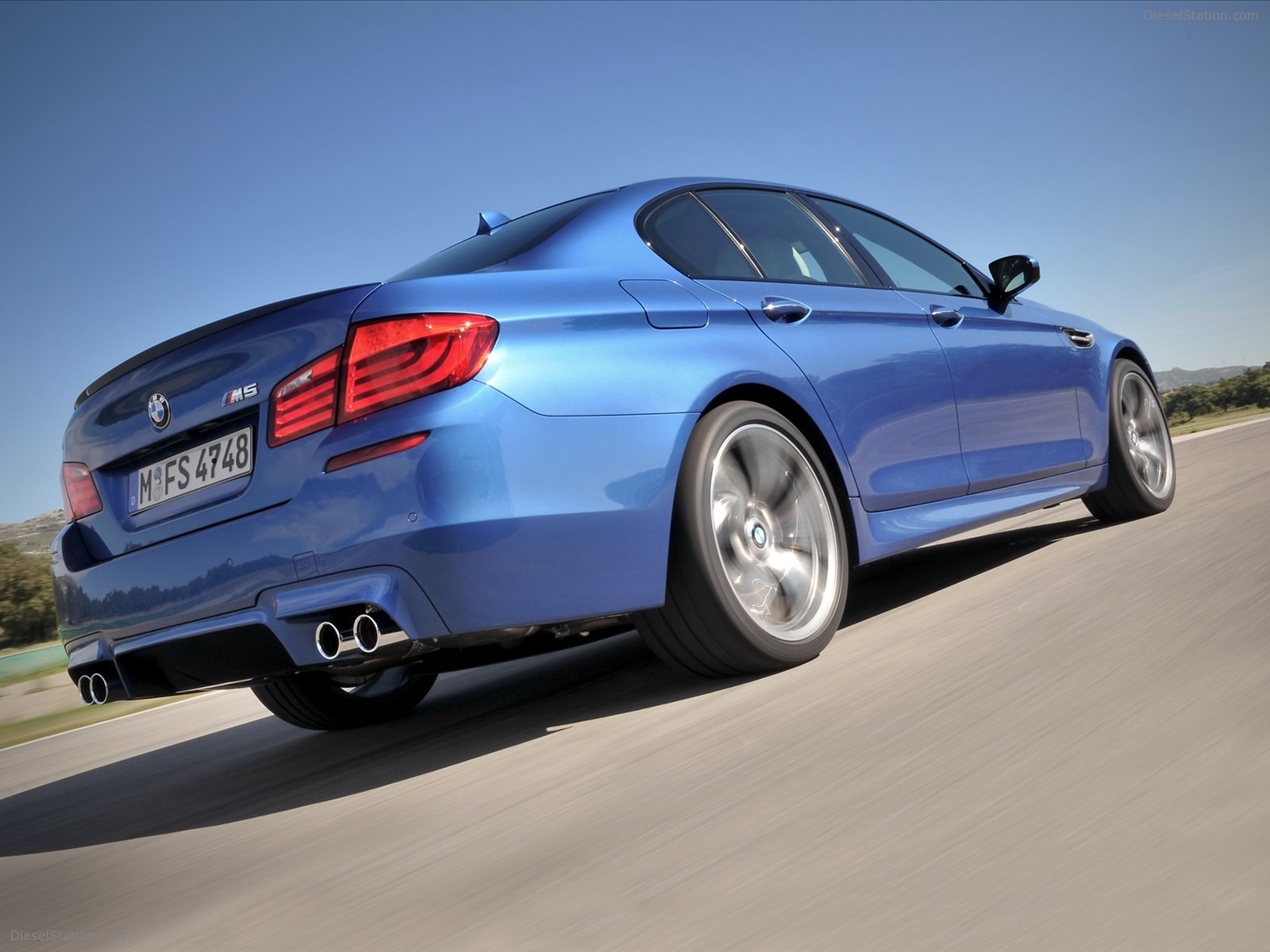 BMW M5 Saloon 2012