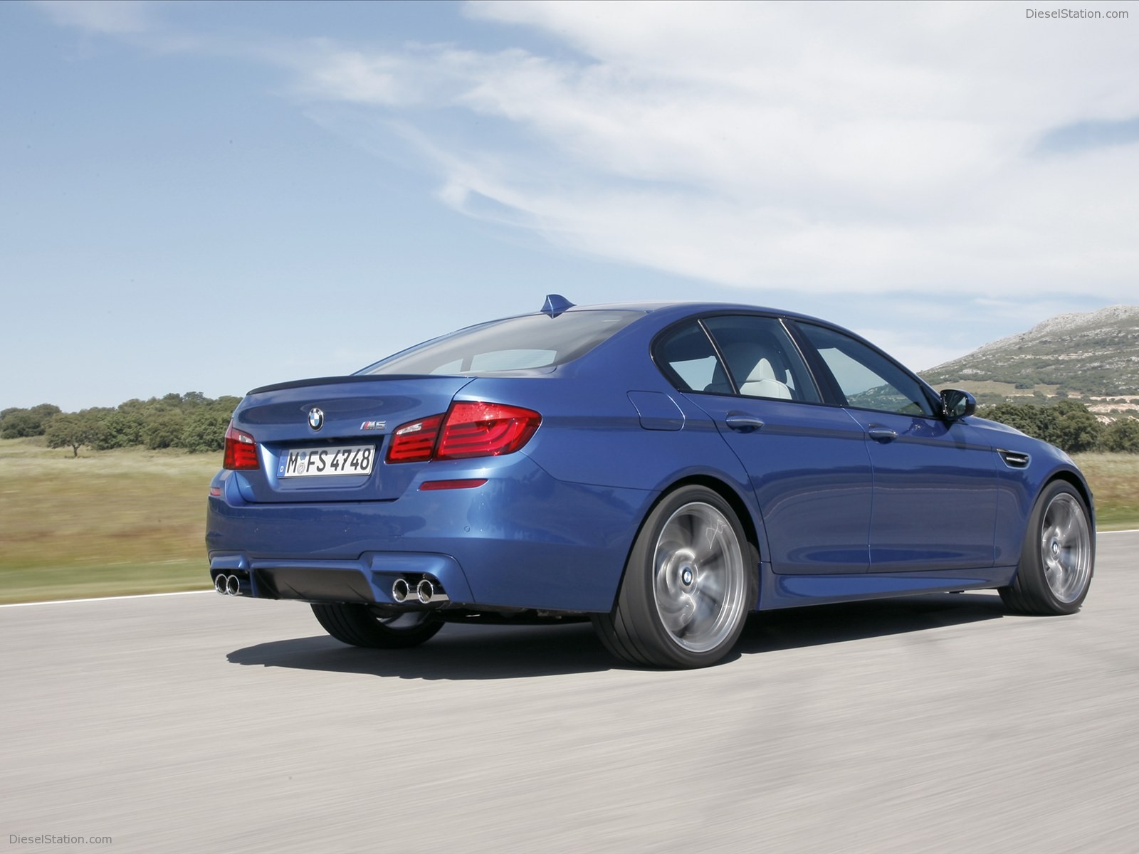 BMW M5 Saloon 2012