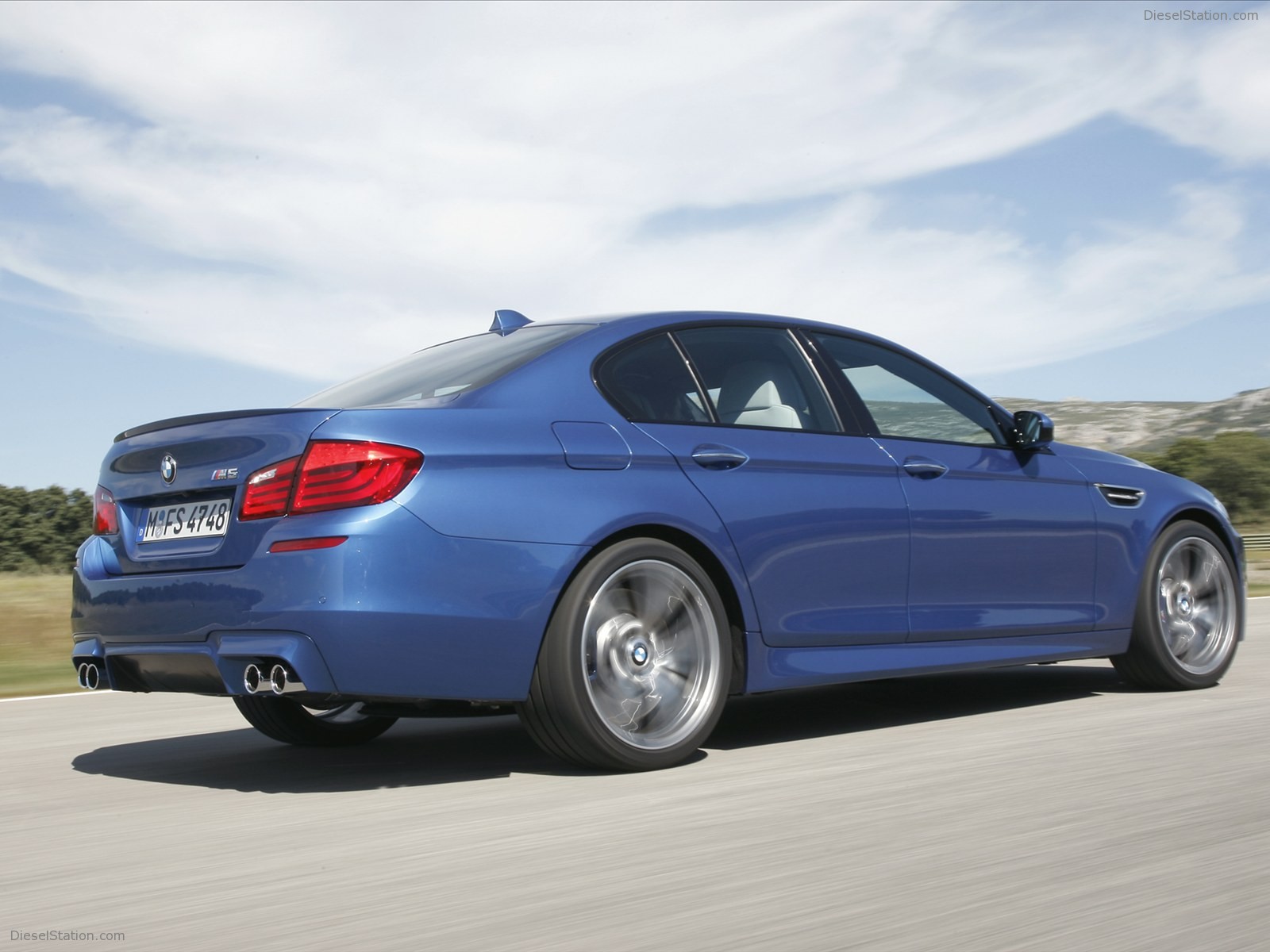 BMW M5 Saloon 2012