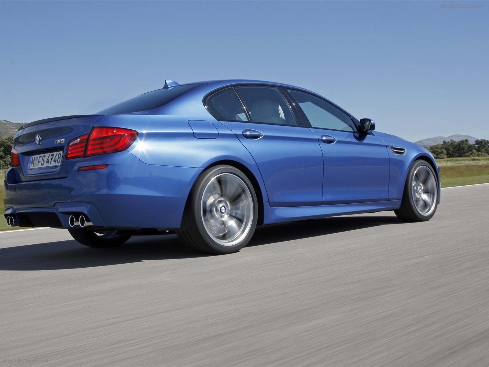 BMW M5 Saloon 2012