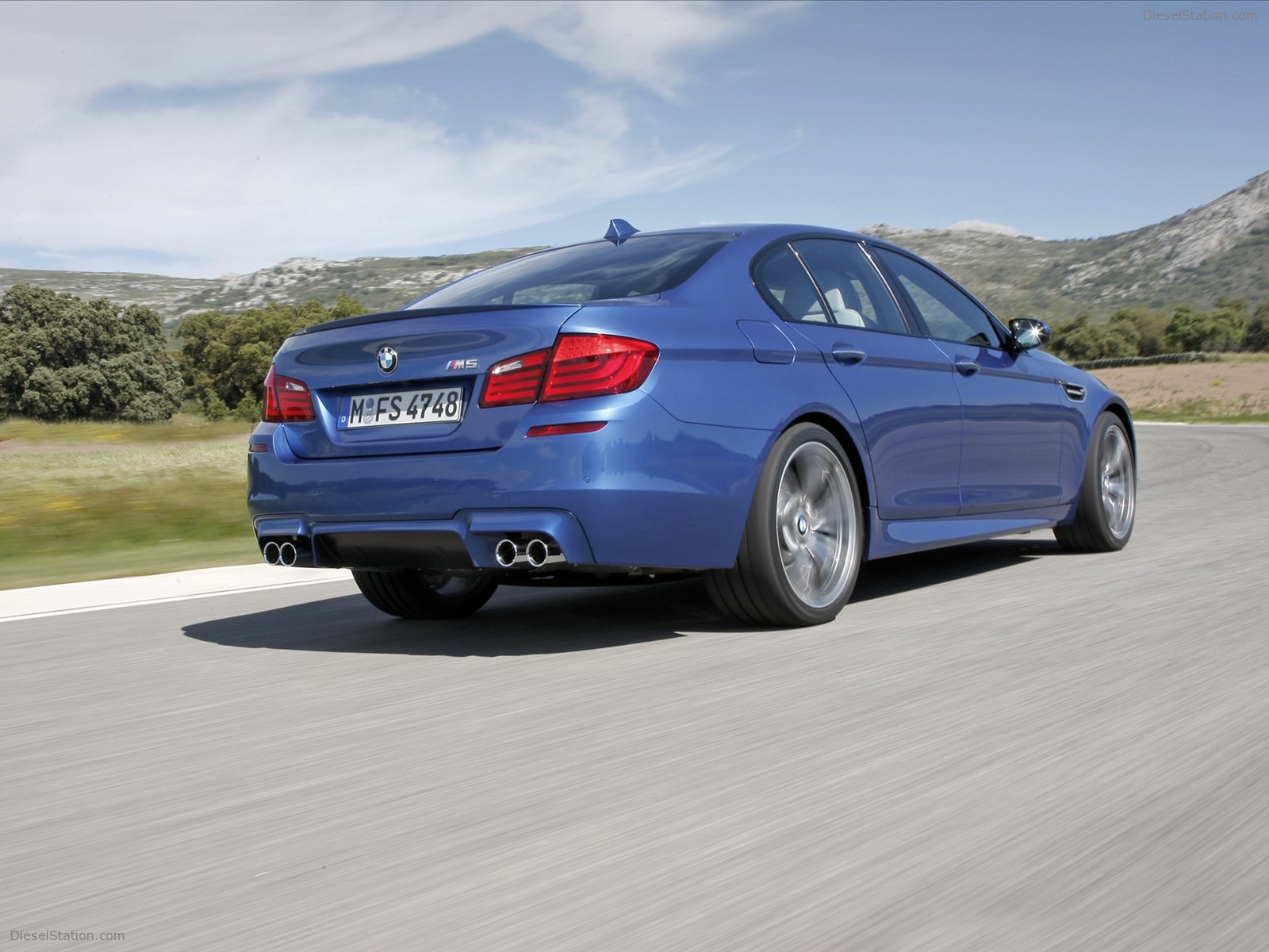 BMW M5 Saloon 2012