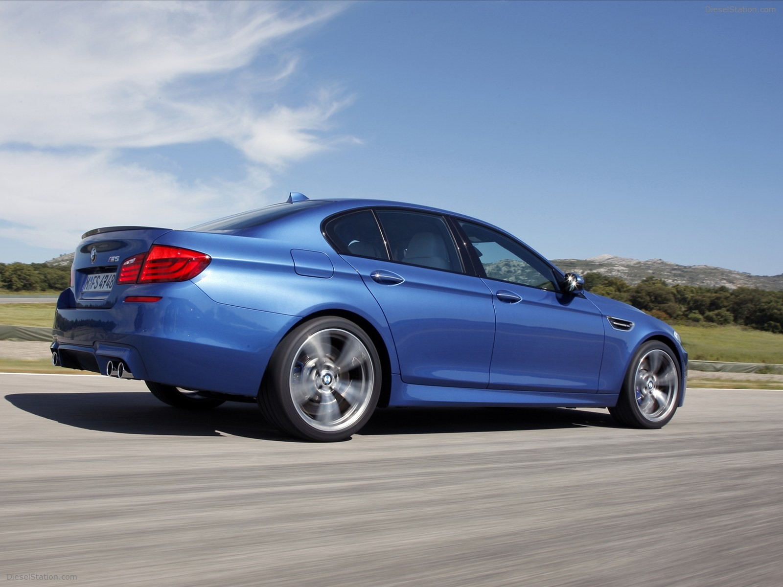 BMW M5 Saloon 2012