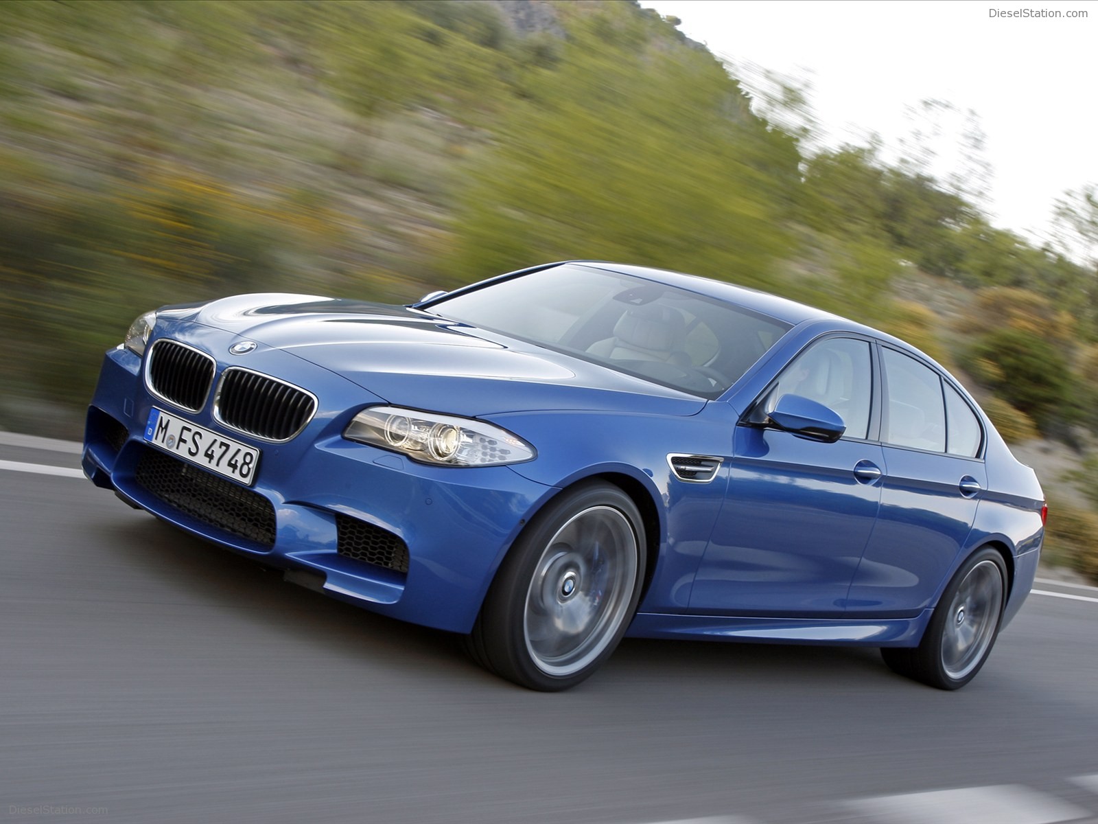 BMW M5 Saloon 2012