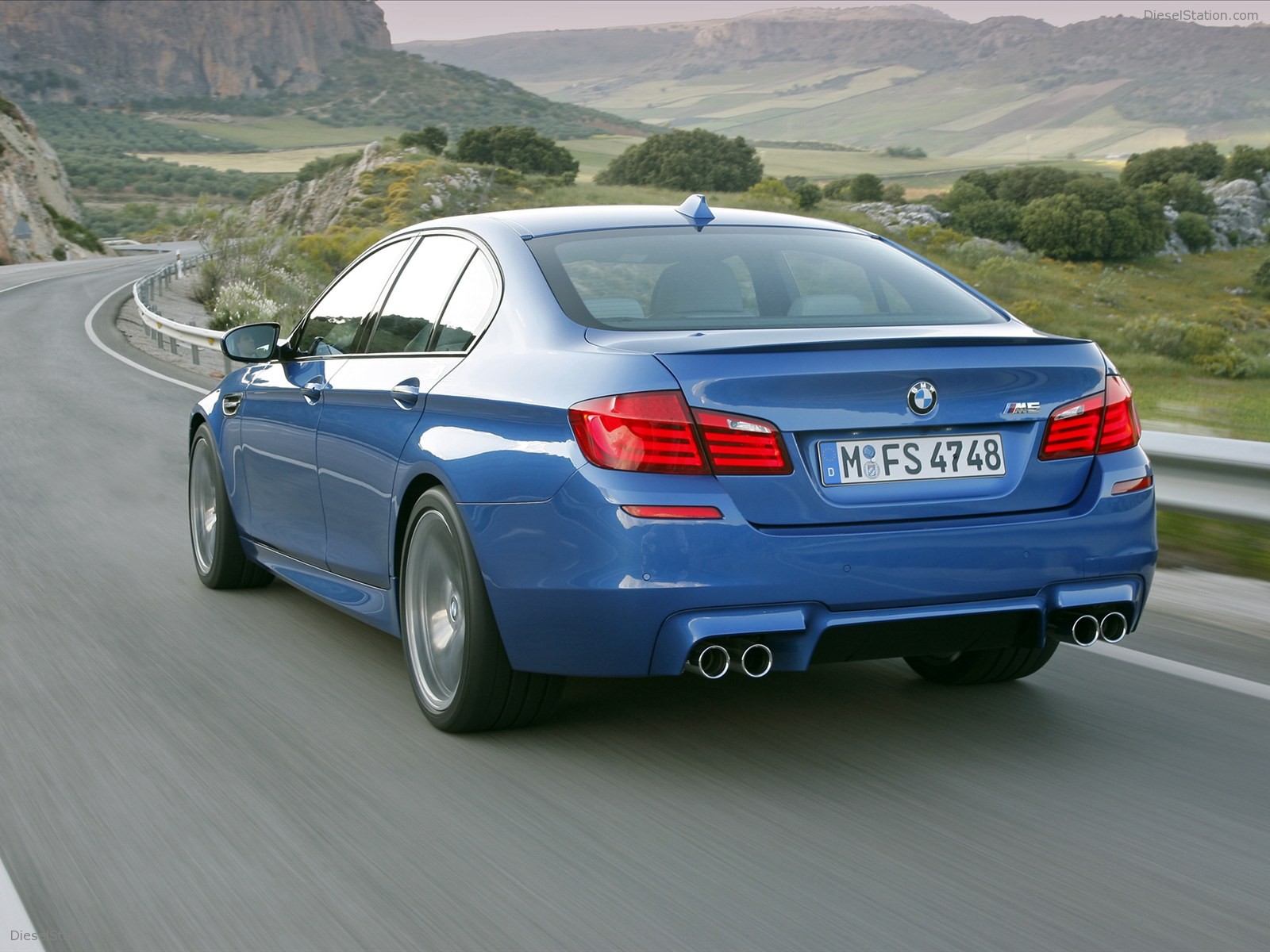 BMW M5 Saloon 2012