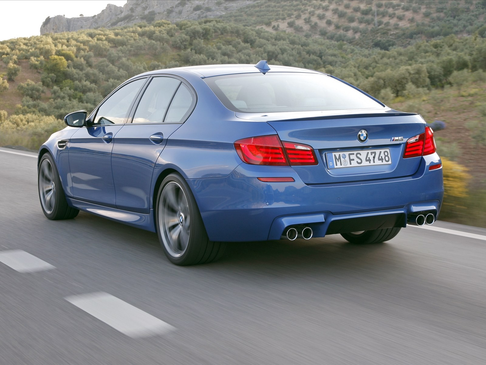 BMW M5 Saloon 2012