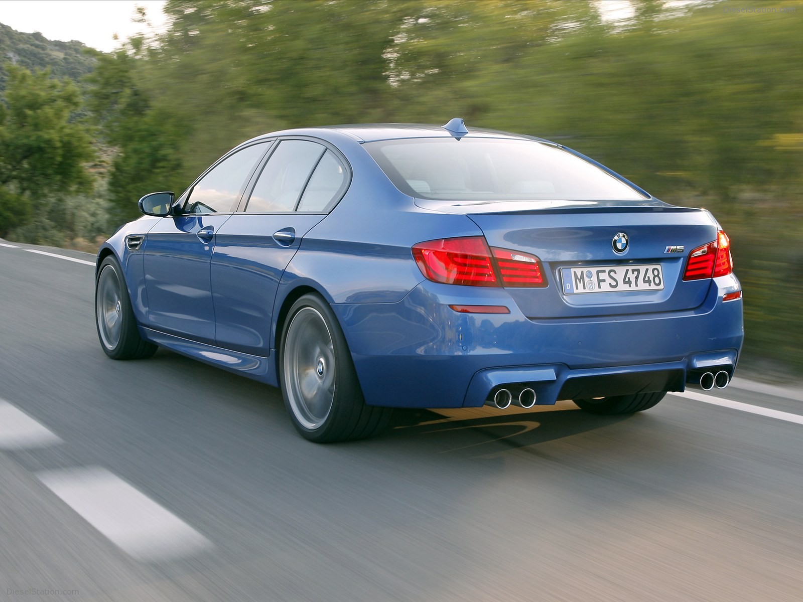 BMW M5 Saloon 2012