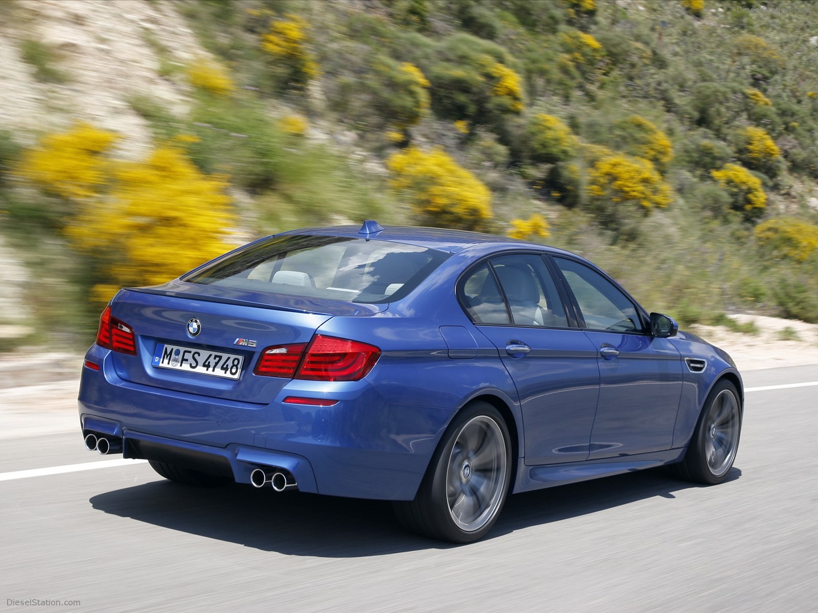 BMW M5 Saloon 2012
