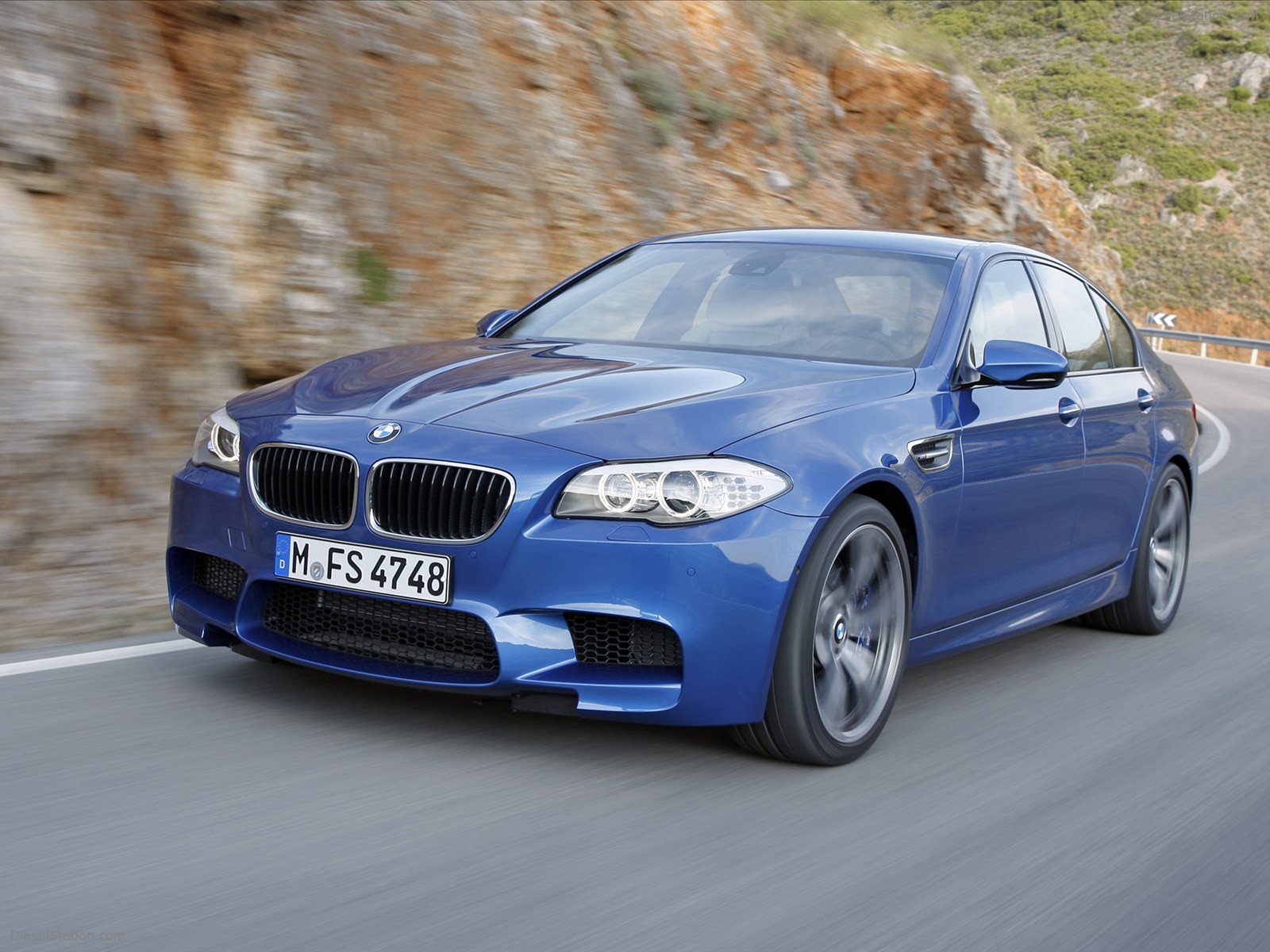 BMW M5 Saloon 2012