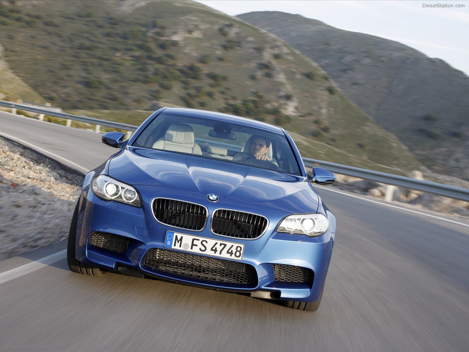 BMW M5 Saloon 2012