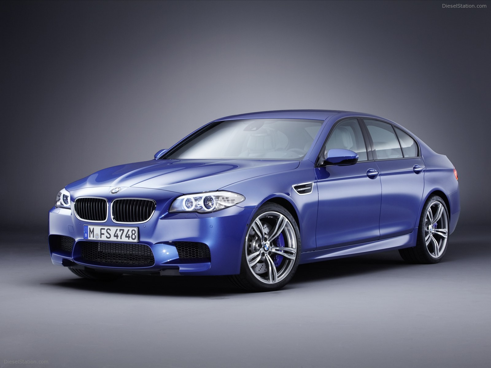 BMW M5 Saloon 2012