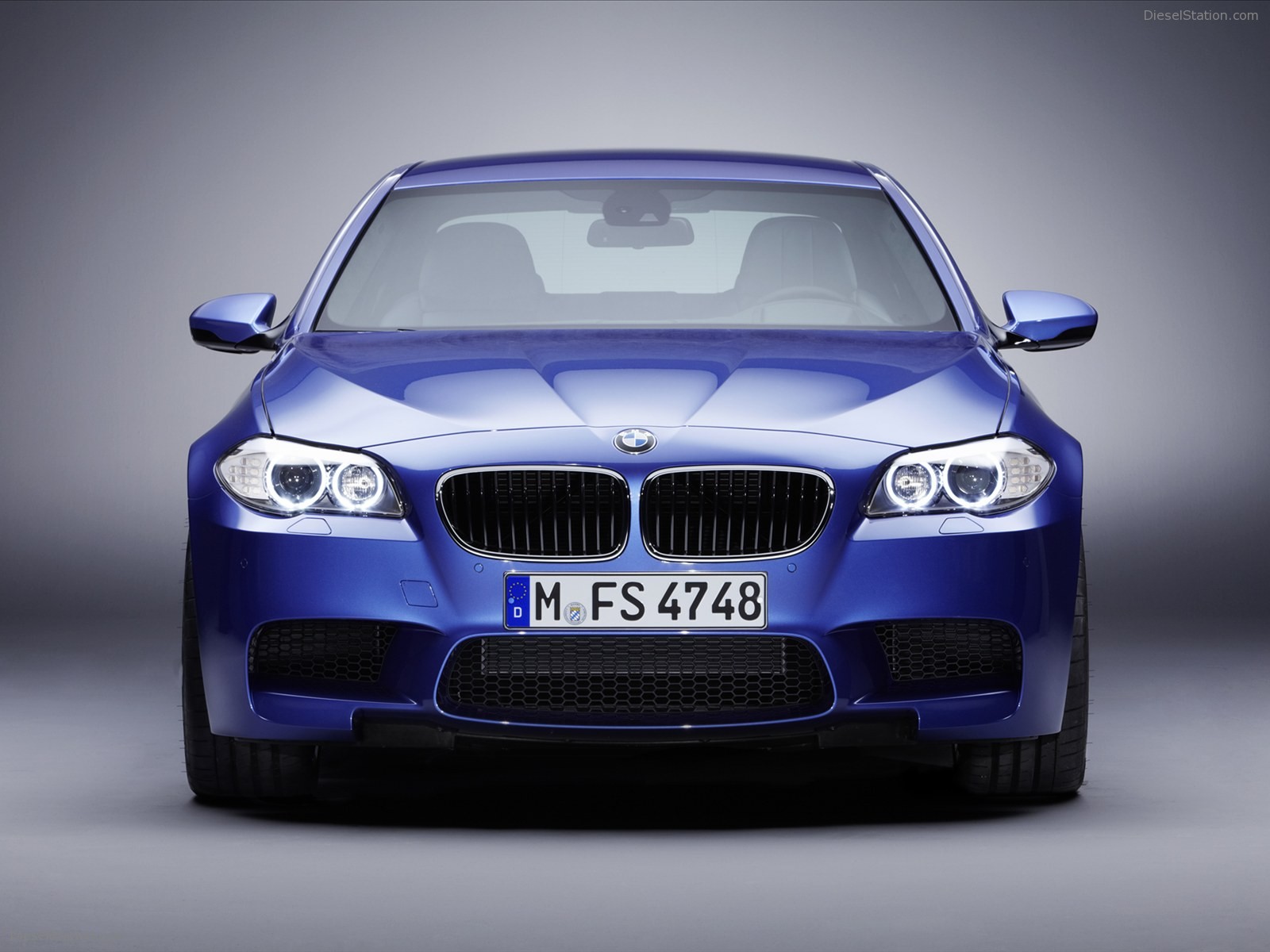 BMW M5 Saloon 2012