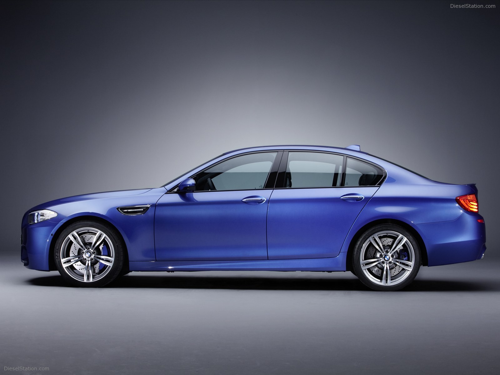 BMW M5 Saloon 2012