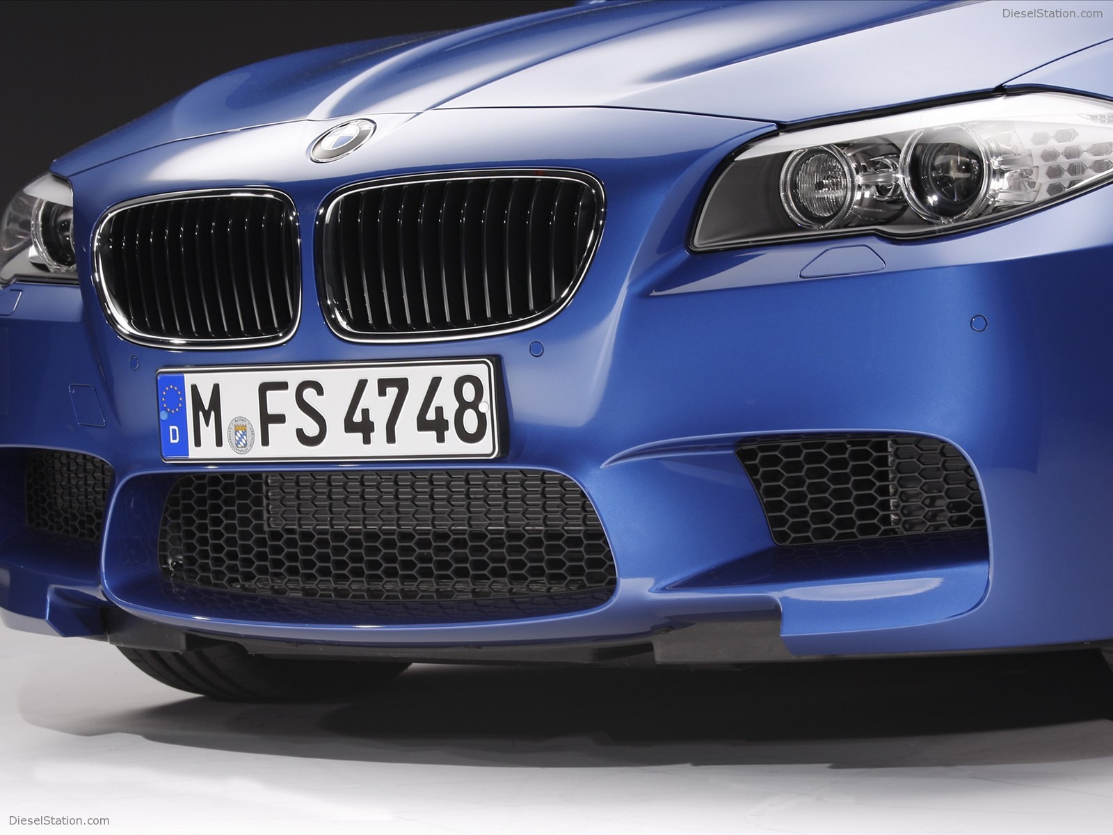 BMW M5 Saloon 2012
