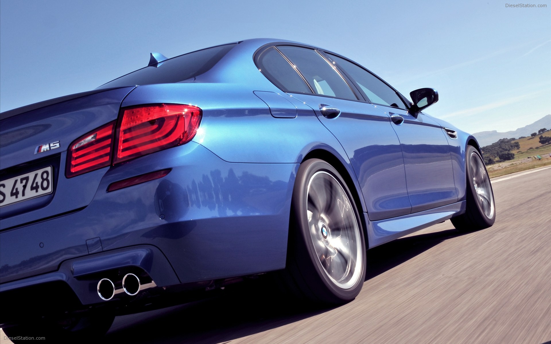 BMW M5 Saloon 2012