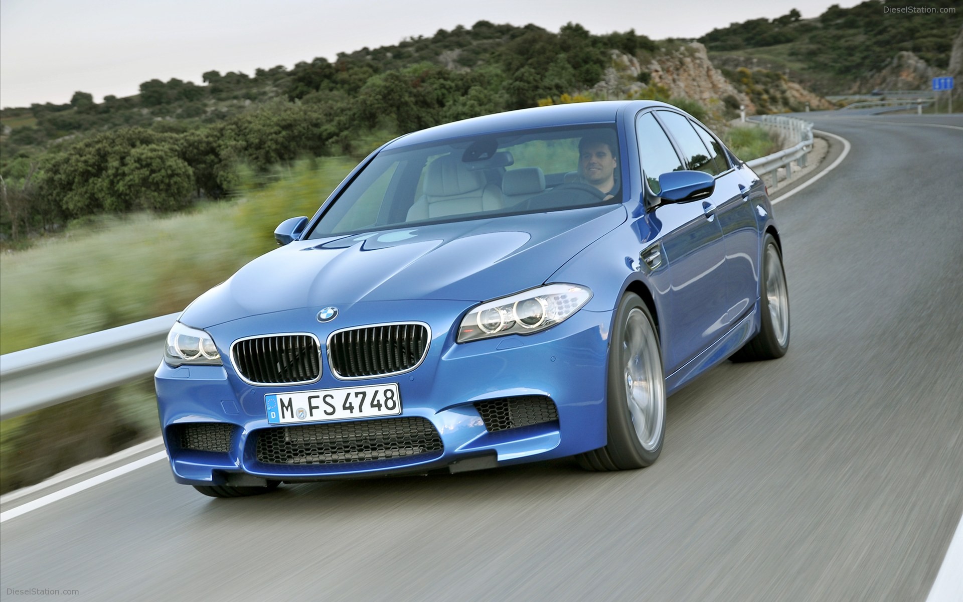 BMW M5 Saloon 2012