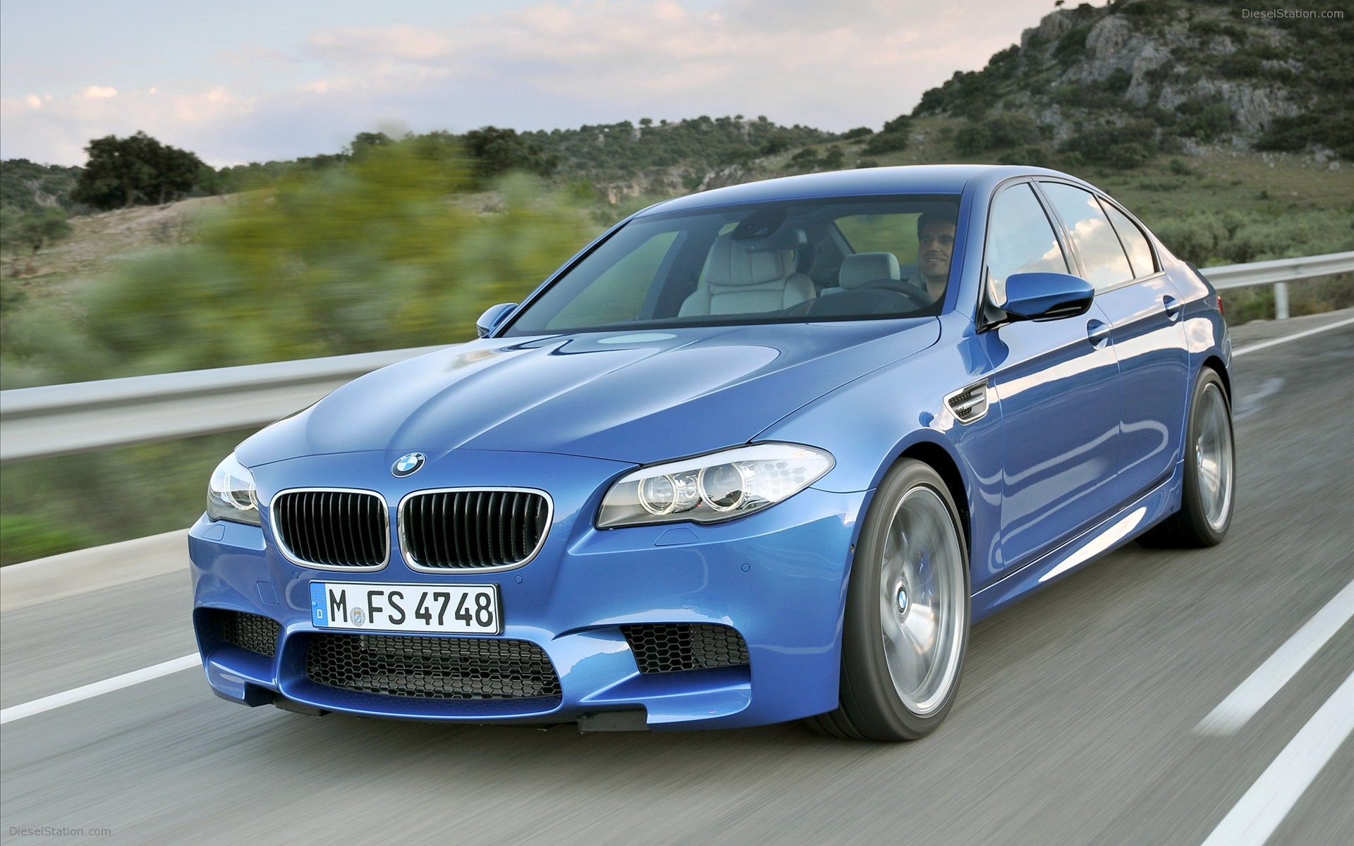 BMW M5 Saloon 2012