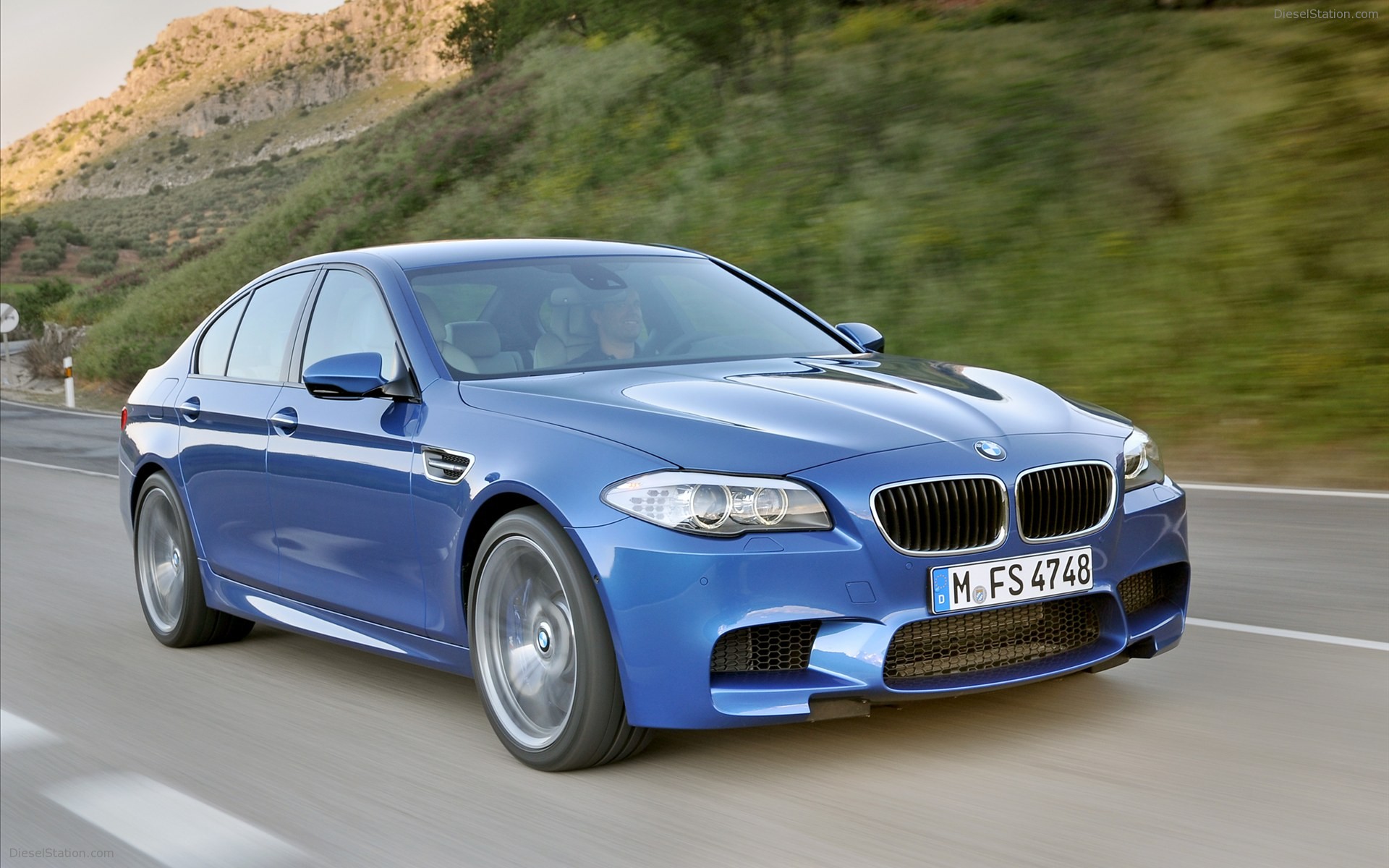 BMW M5 Saloon 2012