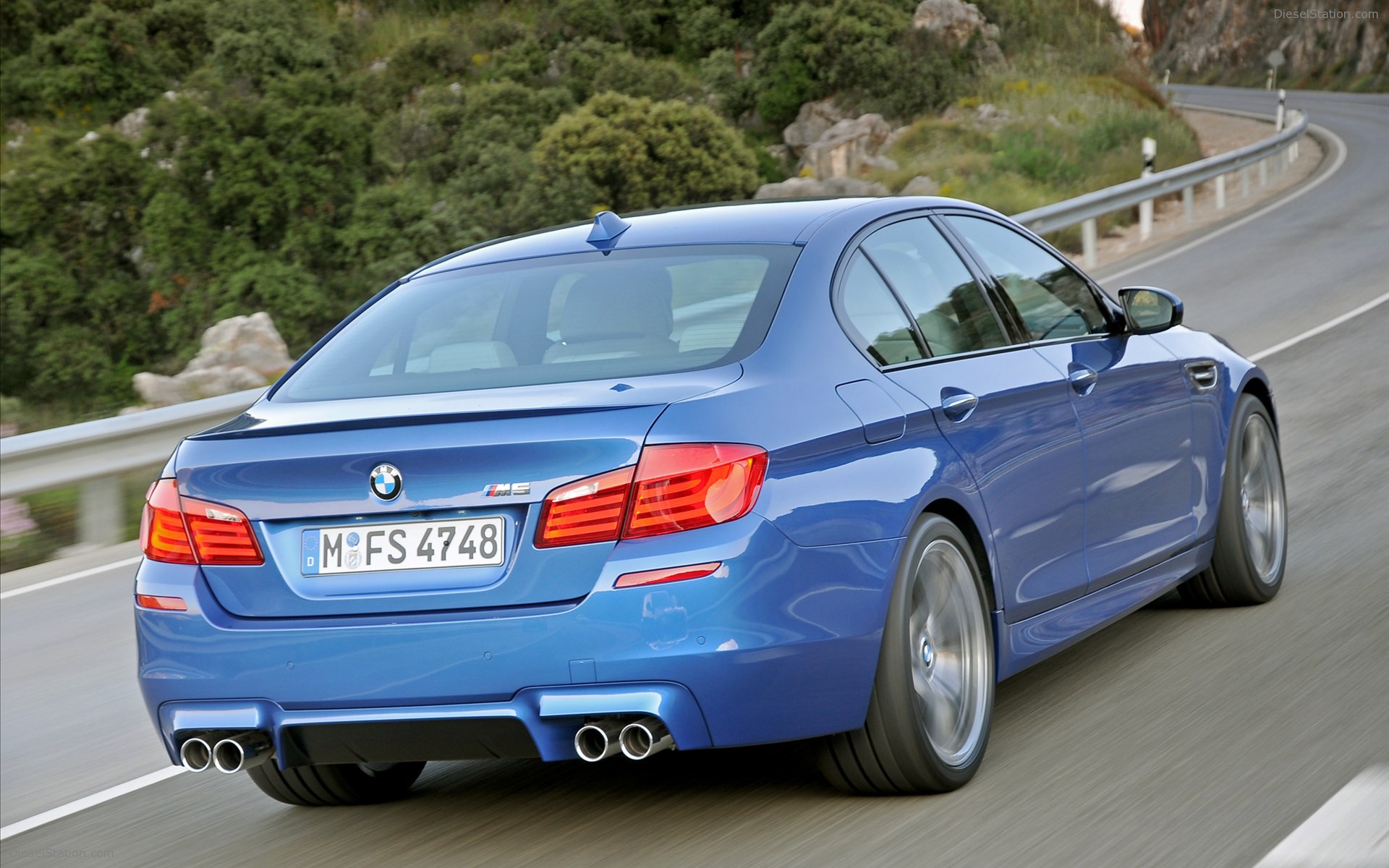 BMW M5 Saloon 2012