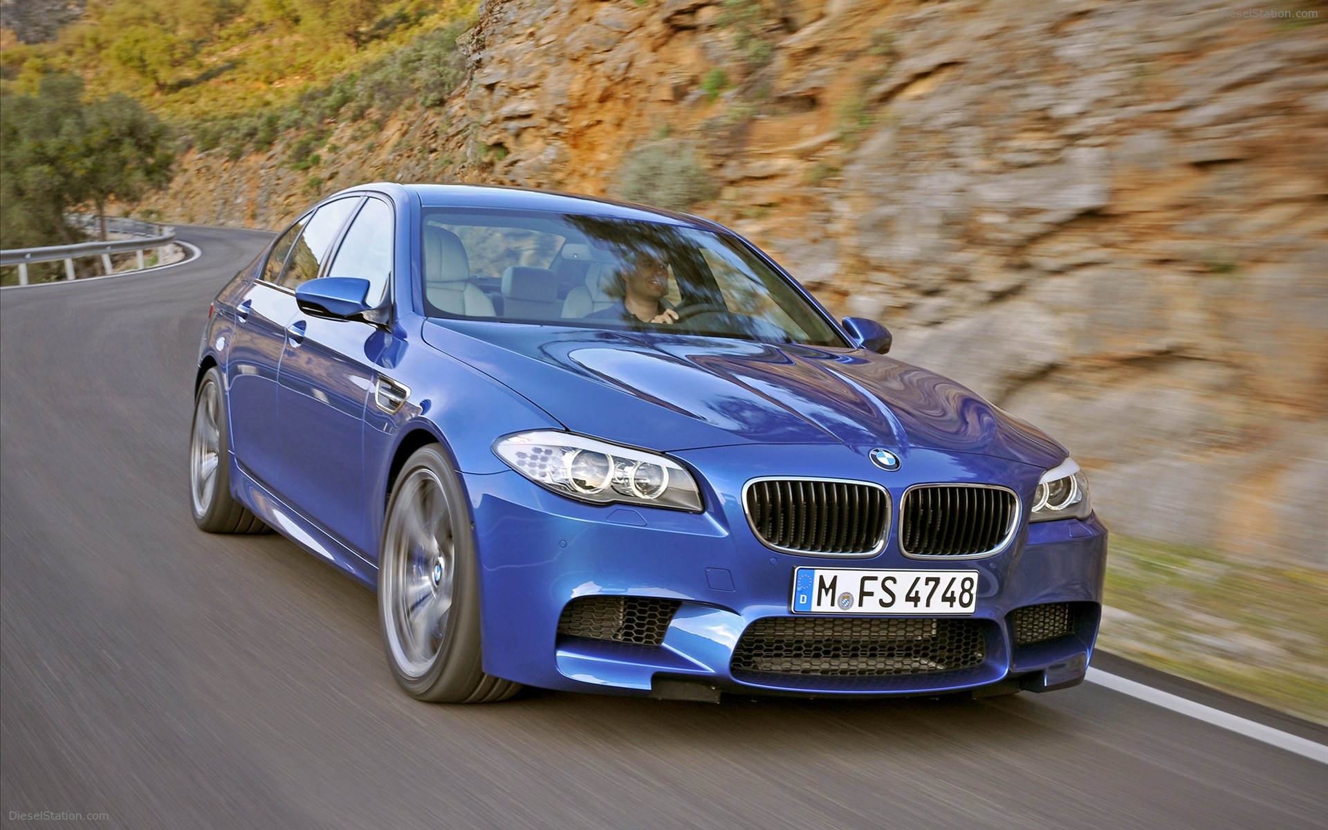 BMW M5 Saloon 2012