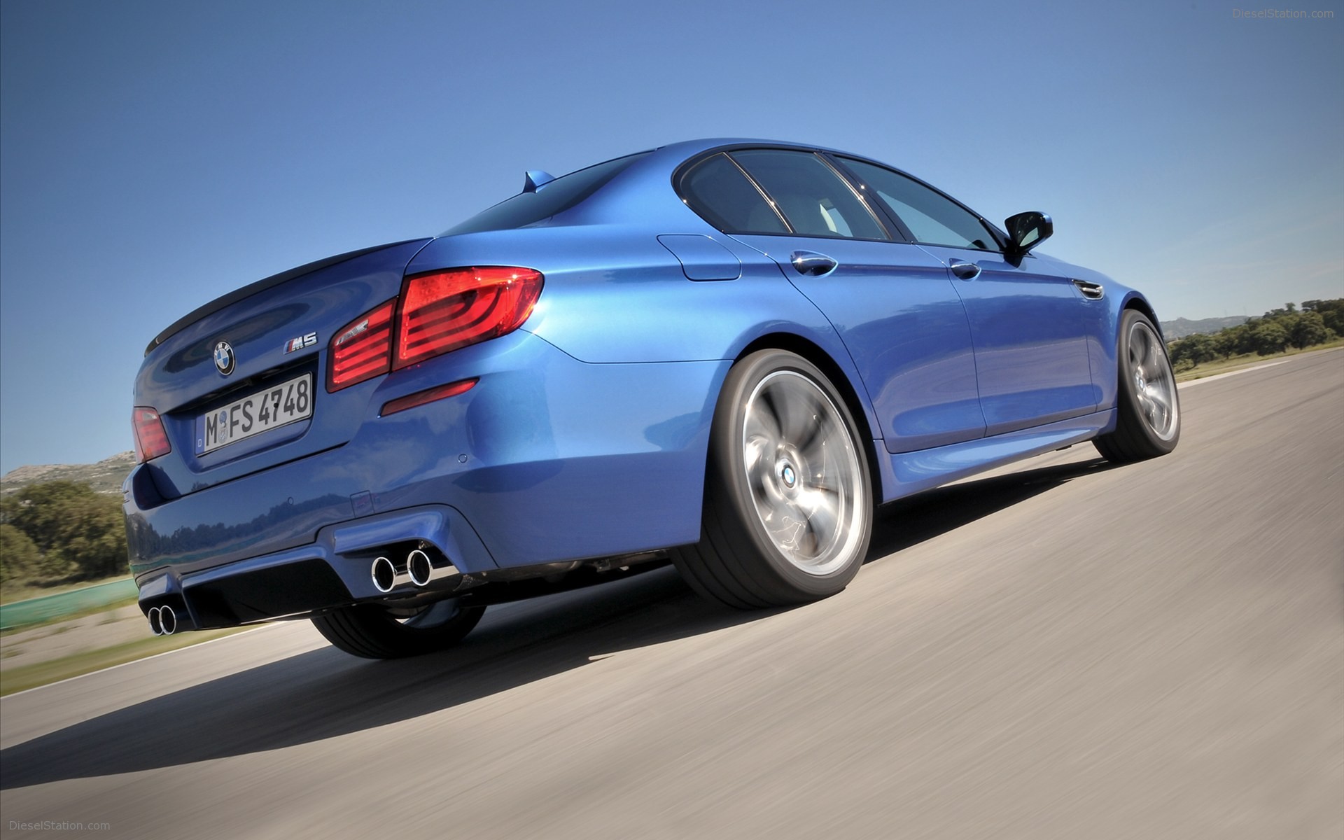 BMW M5 Saloon 2012
