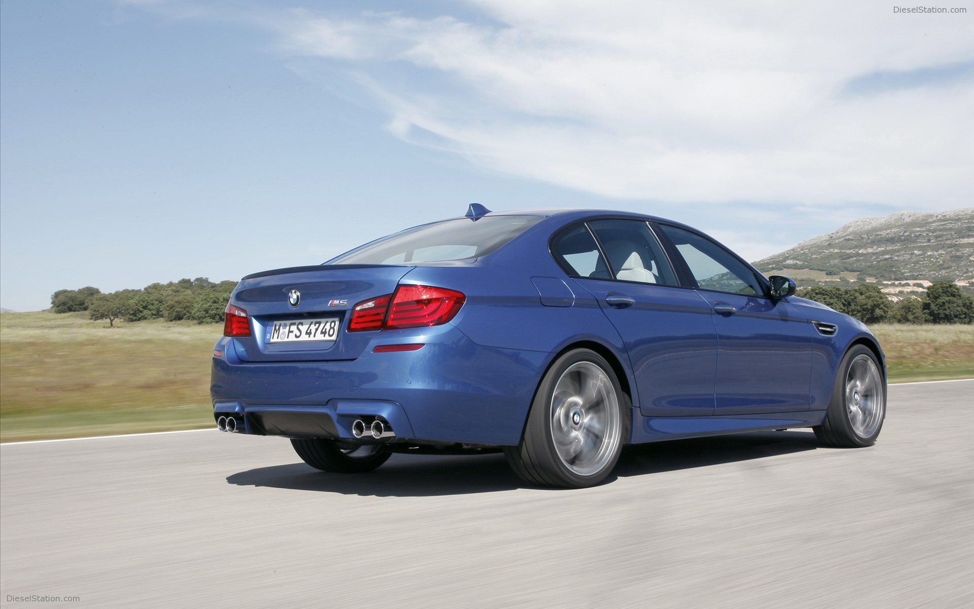 BMW M5 Saloon 2012