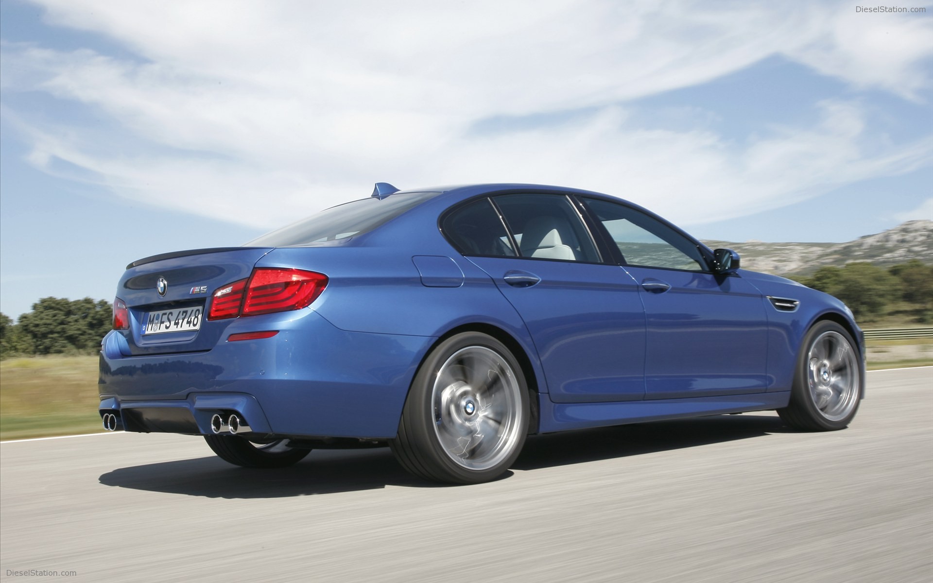 BMW M5 Saloon 2012