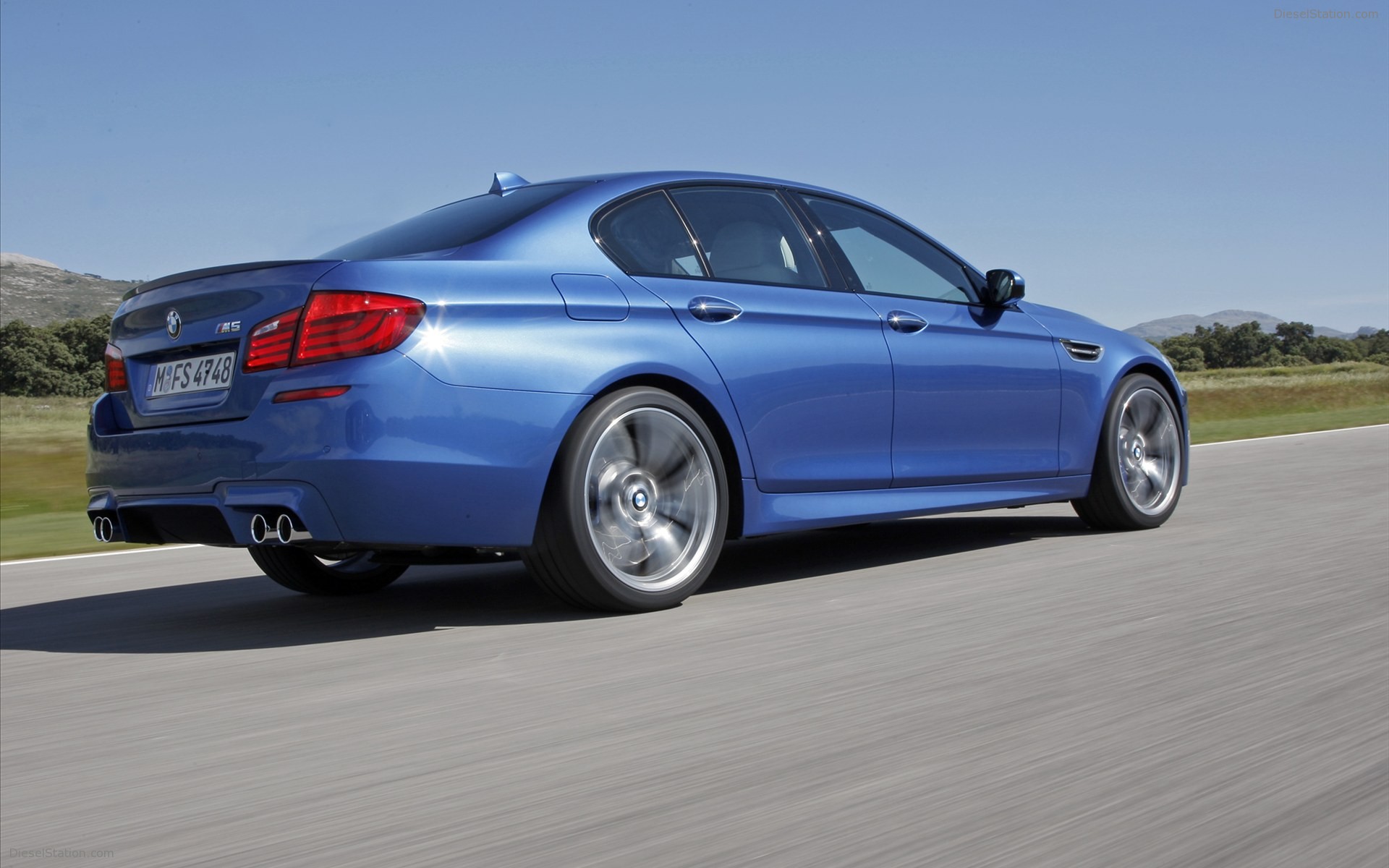 BMW M5 Saloon 2012