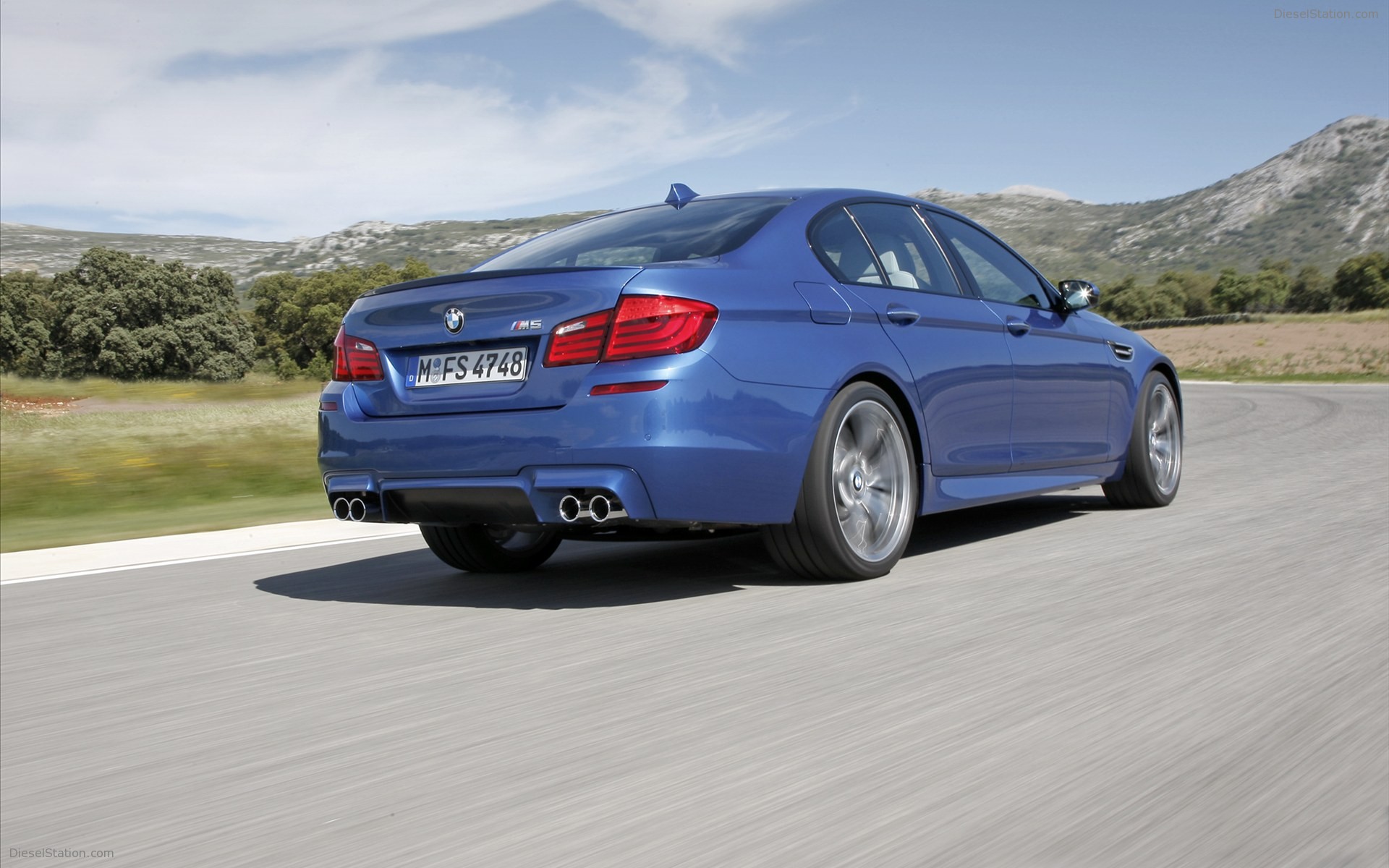 BMW M5 Saloon 2012