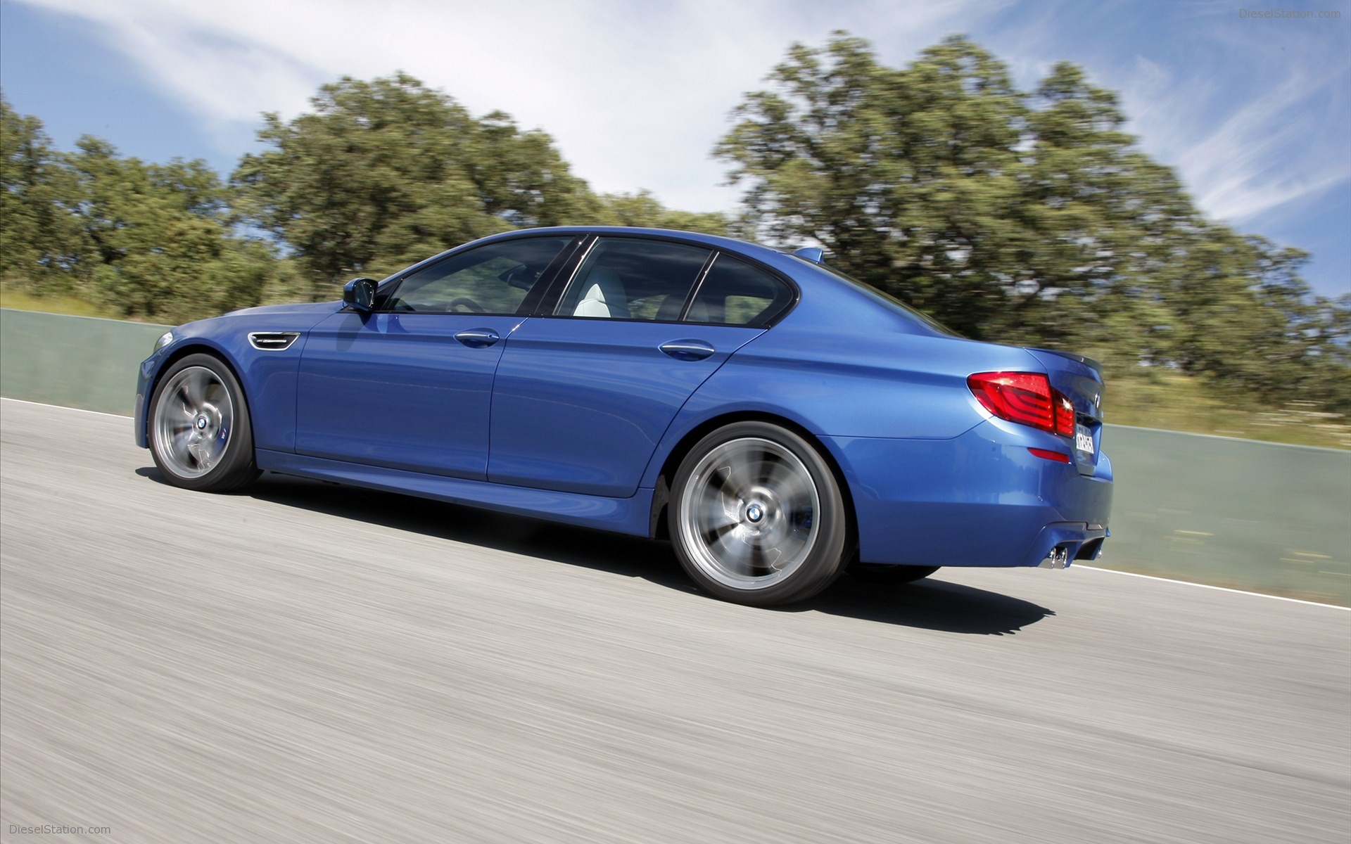BMW M5 Saloon 2012