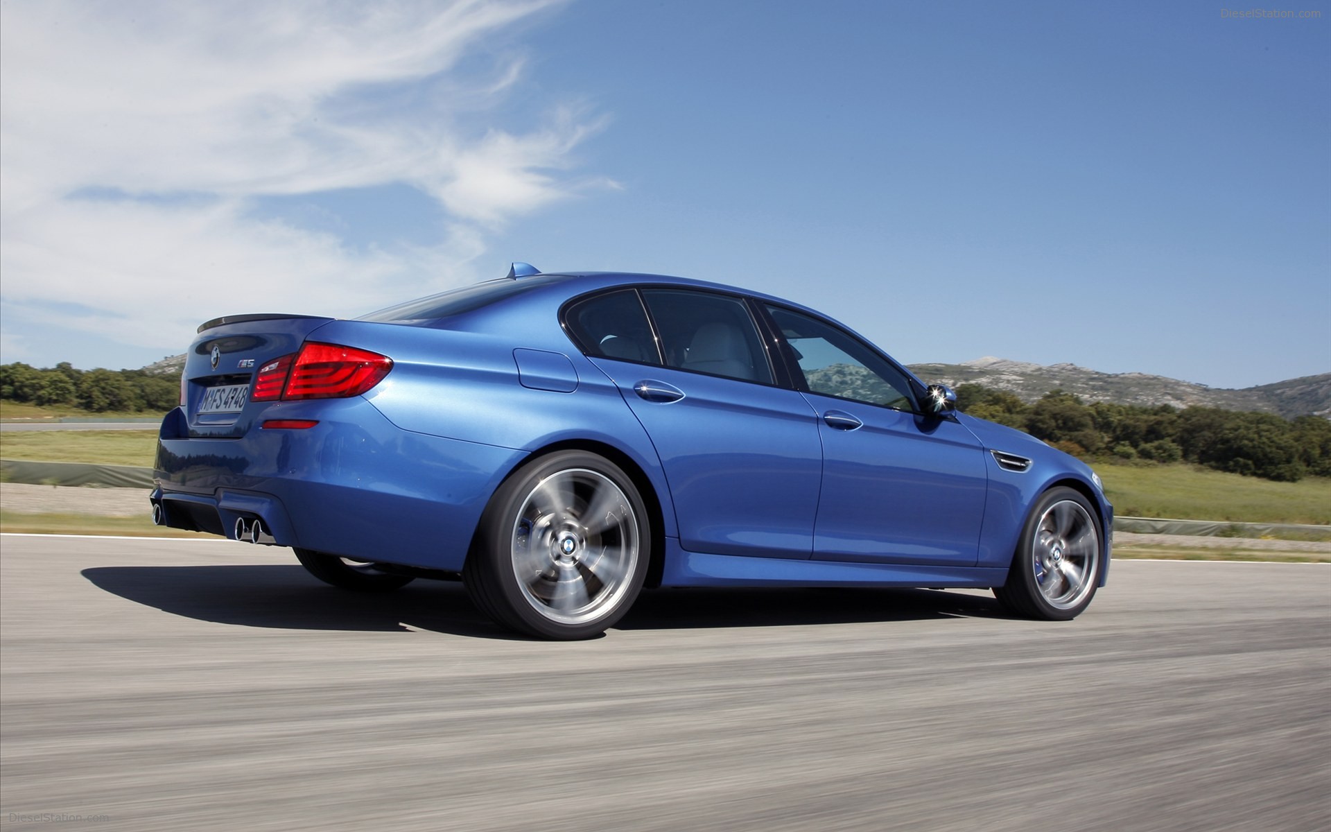 BMW M5 Saloon 2012