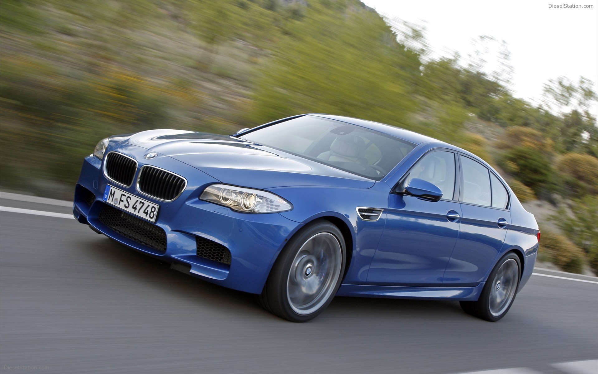 BMW M5 Saloon 2012